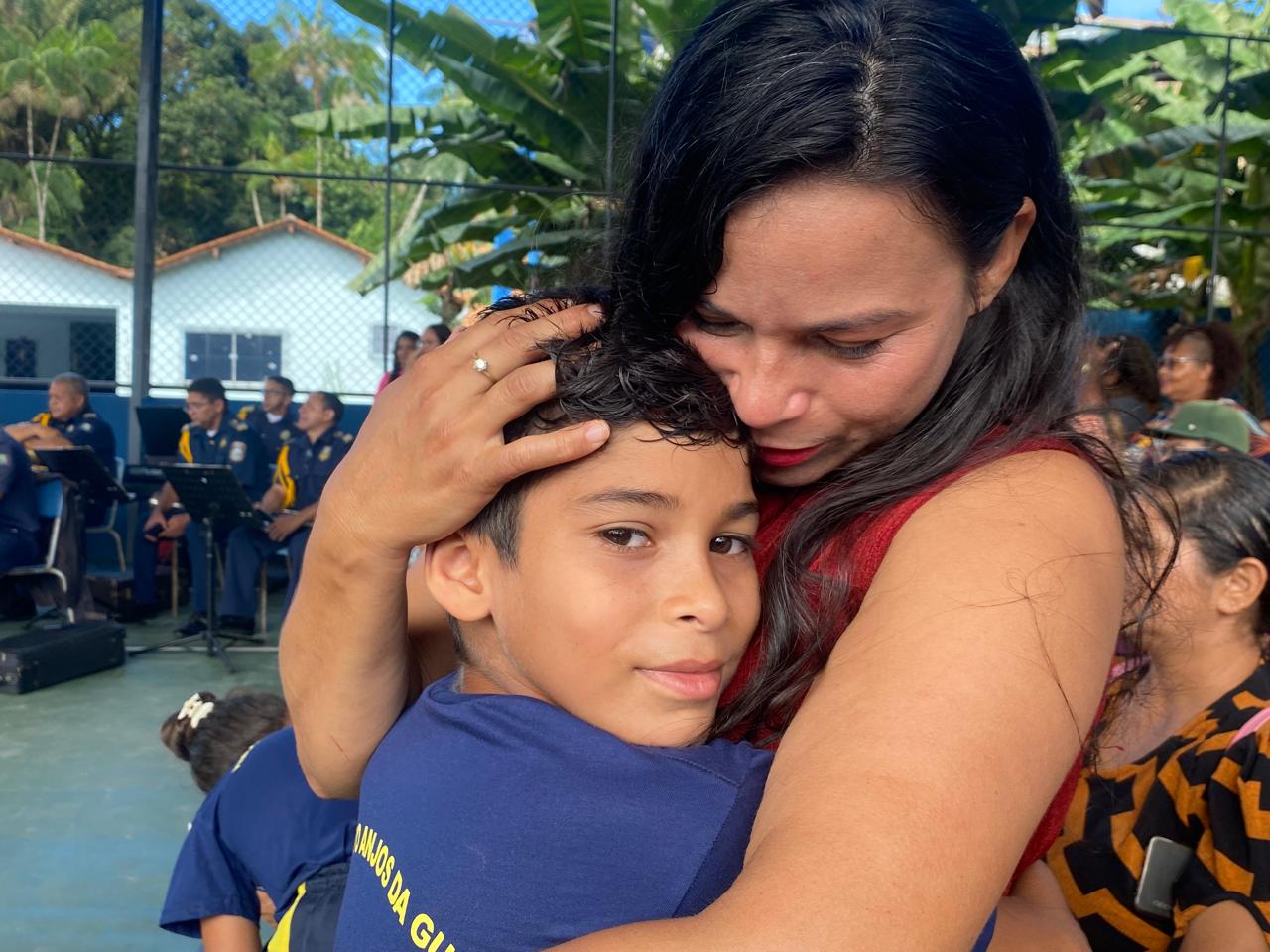 Homenagem às mães reúne emoção, música e solidariedade no Tapanã