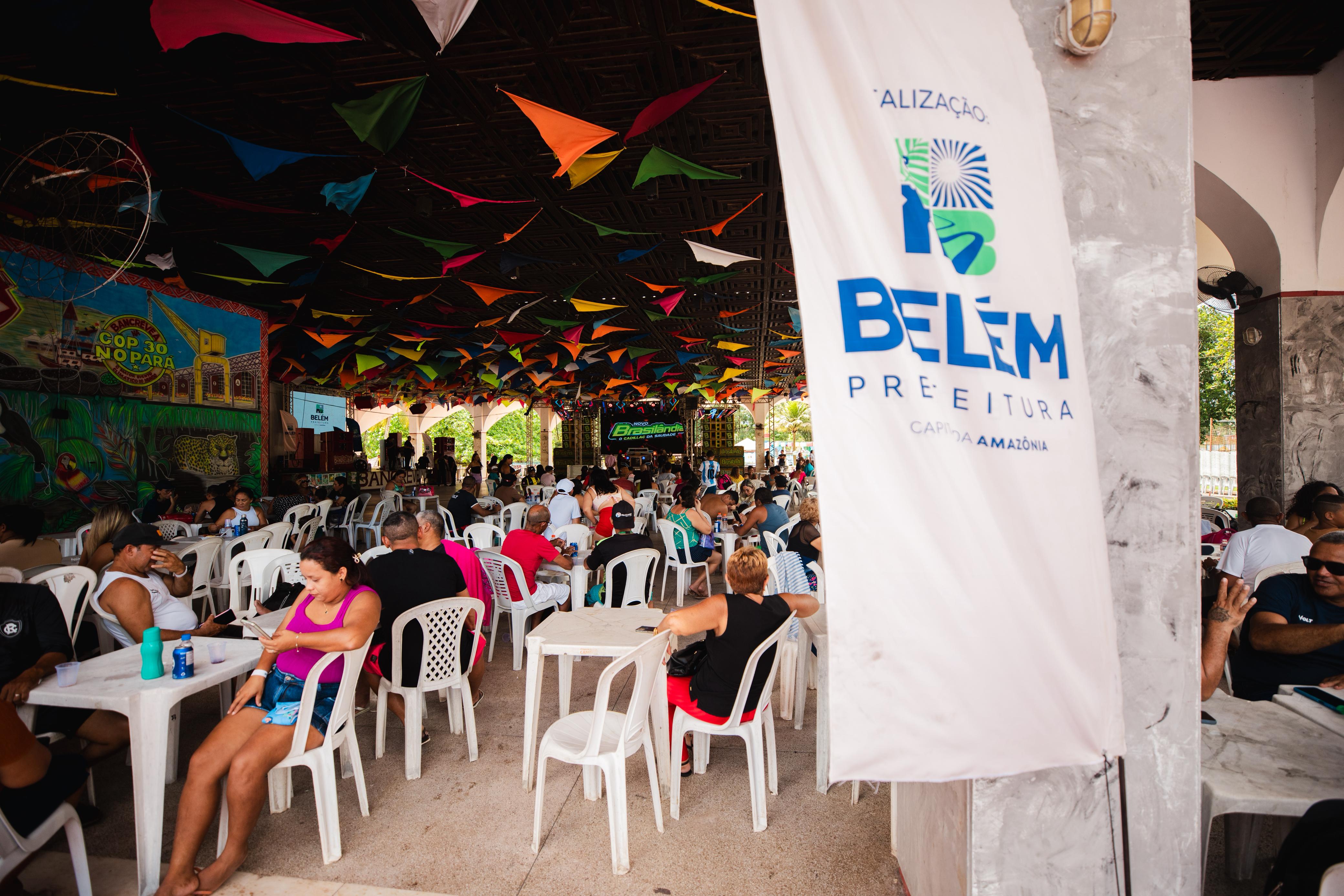 Agentes de limpeza ganham festa promovida pela Prefeitura de Belém