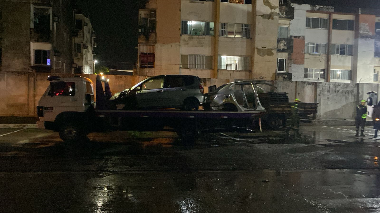 Operação conjunta remove 11 carcaças de veículos da Pedro Miranda