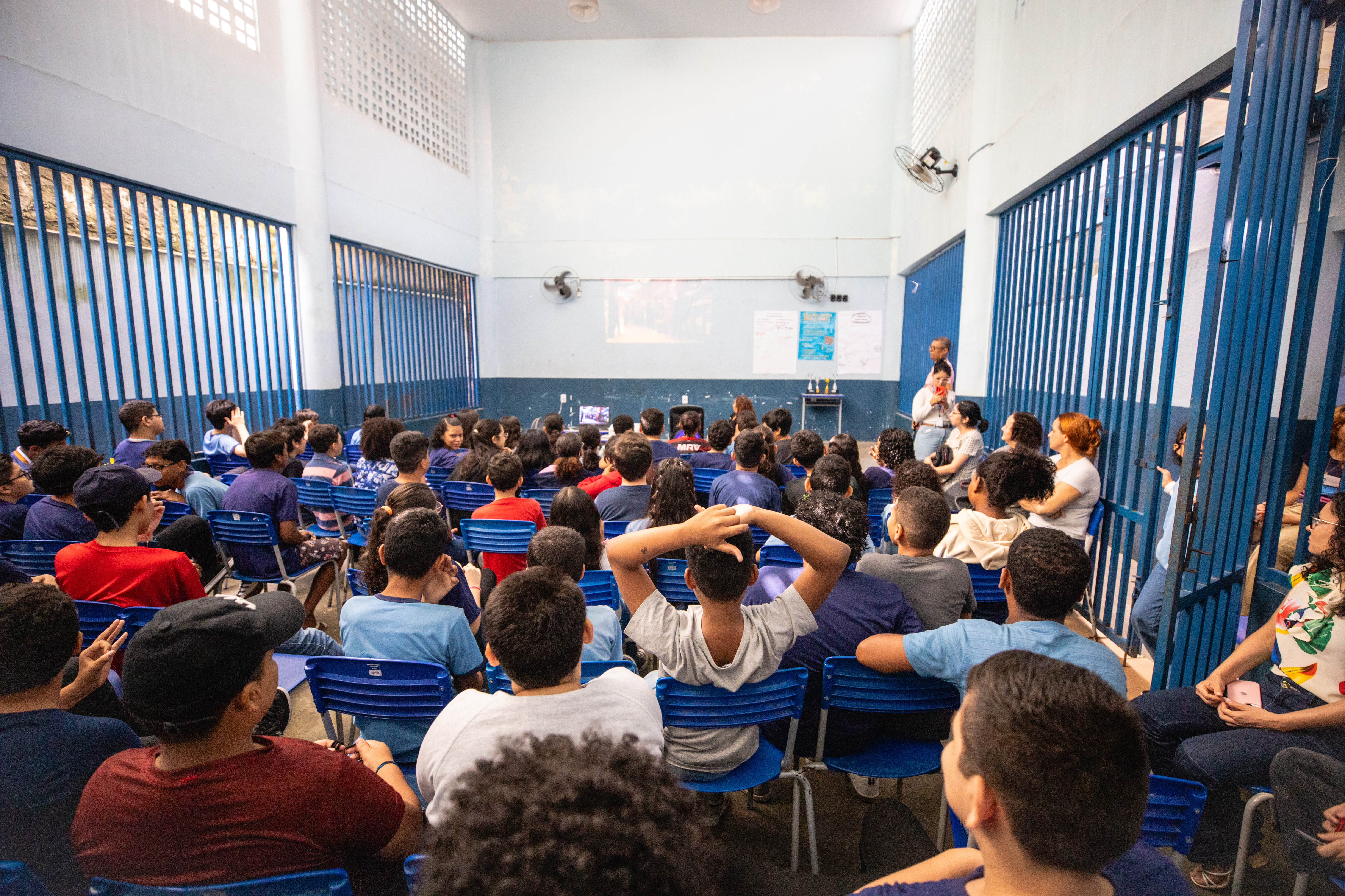 Alunos produzem curta-metragens para combater violência escolar