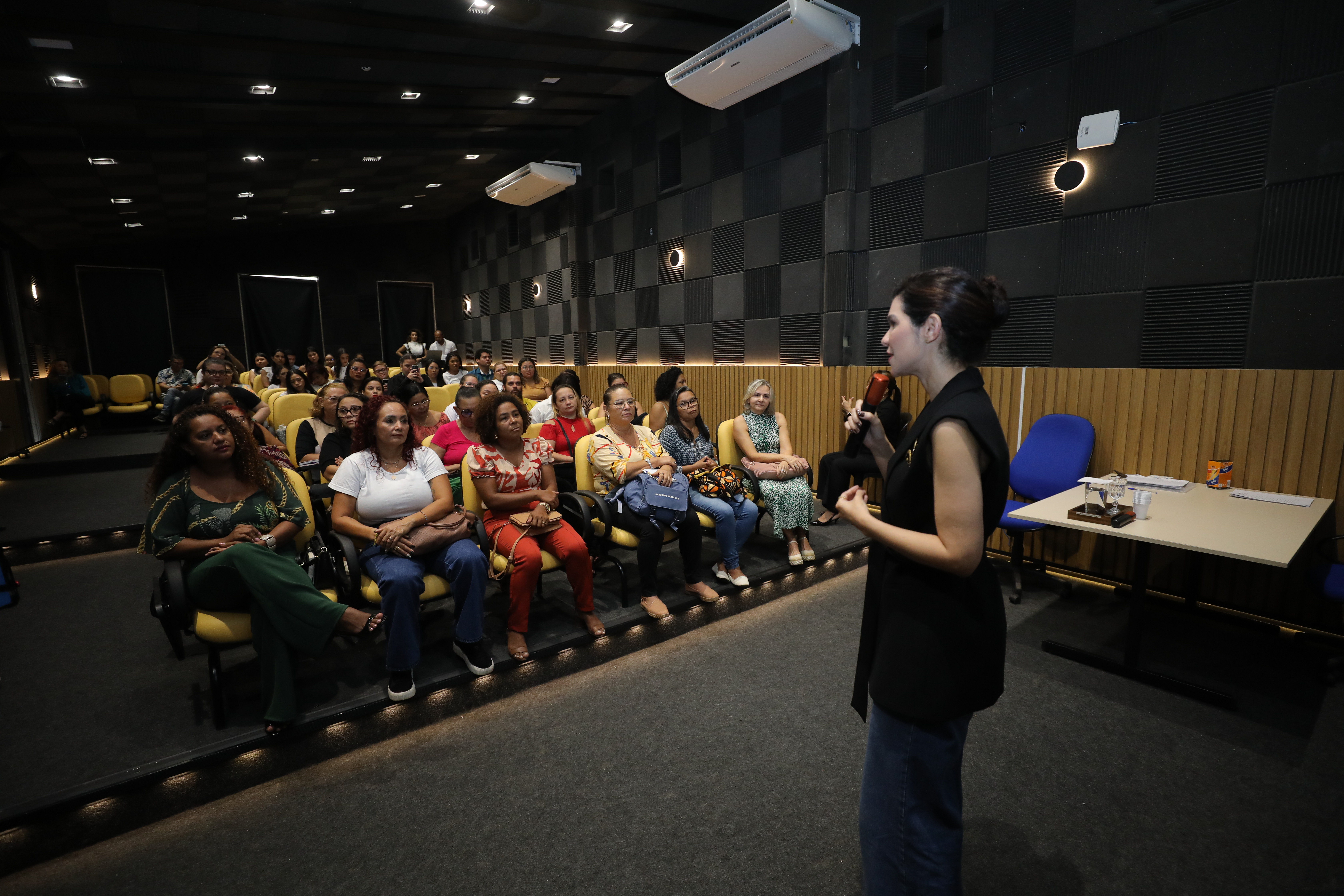 Prefeitura promove palestra sobre imagem pessoal e autocuidado