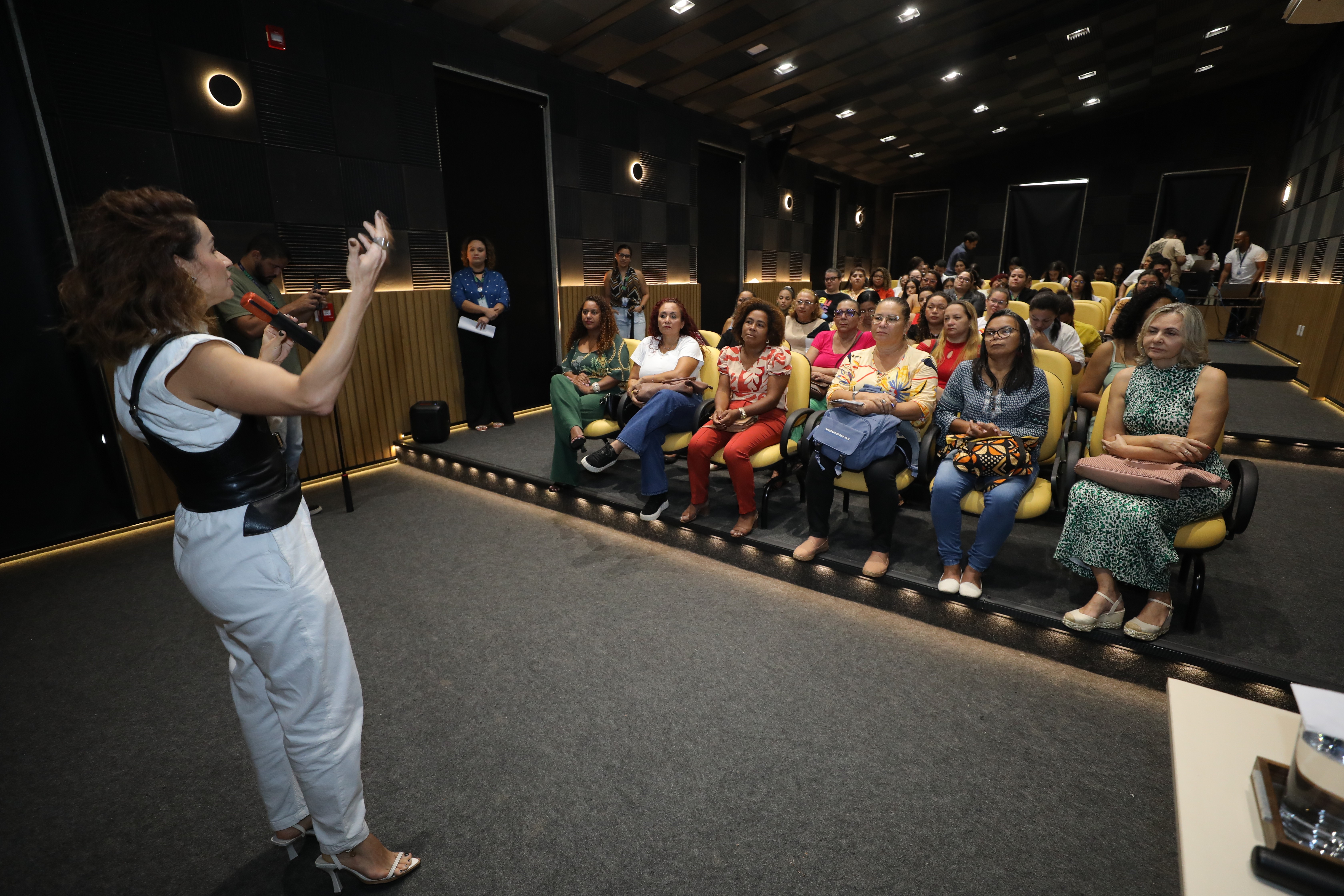 Prefeitura promove palestra sobre imagem pessoal e autocuidado