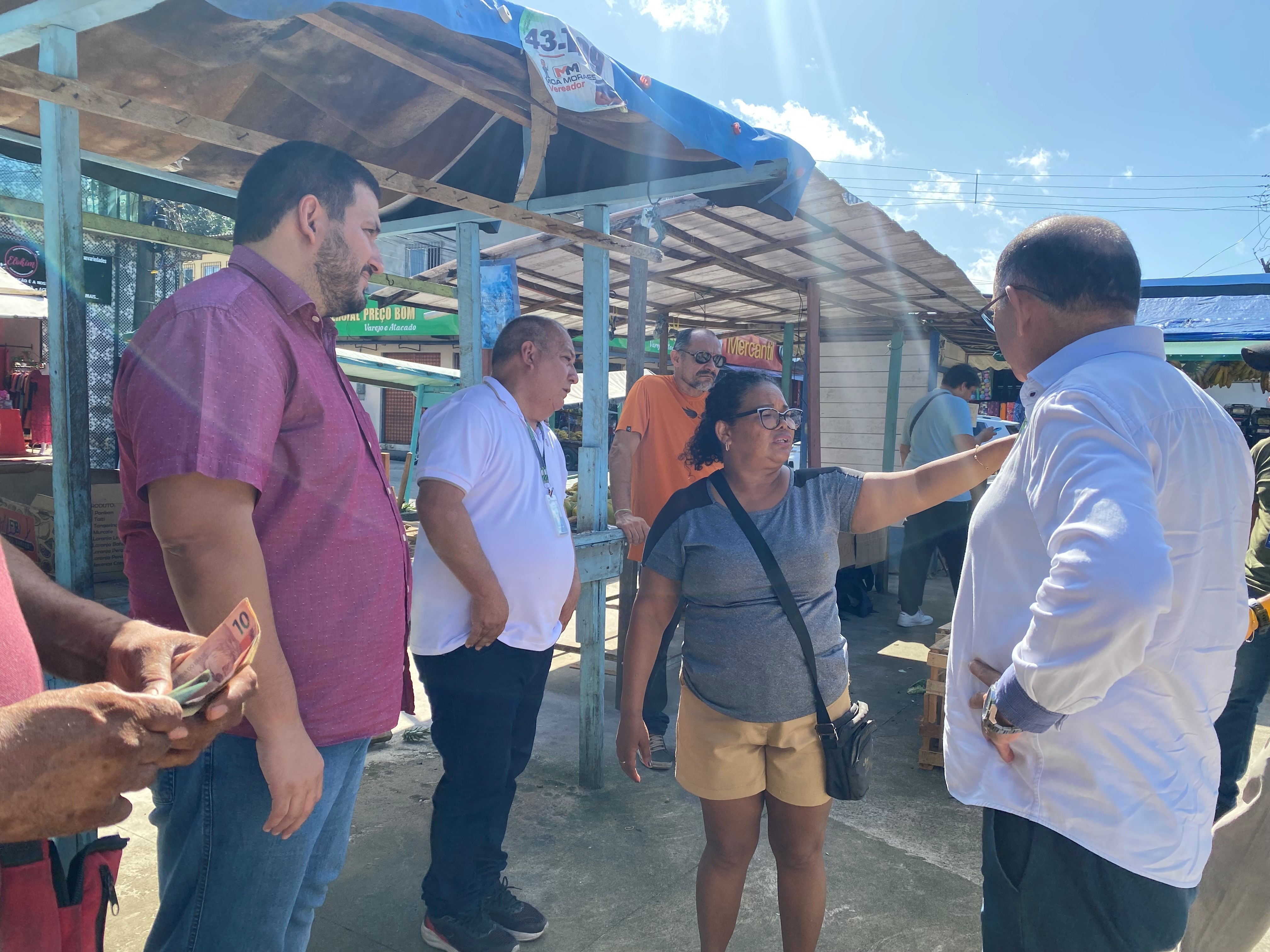 Trabalhadores de feiras não oficiais relatam necessidades