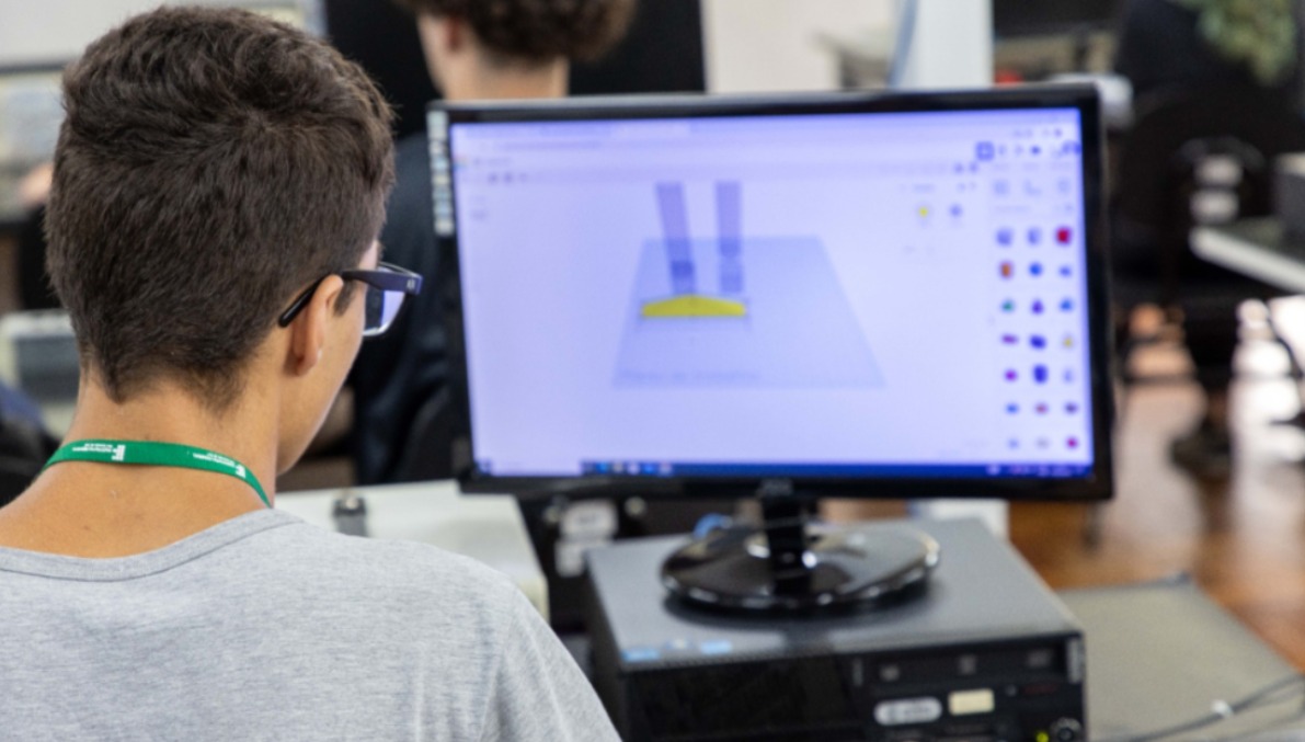 Programa oferece capacitação gratuita para jovens que querem abrir o próprio negócio