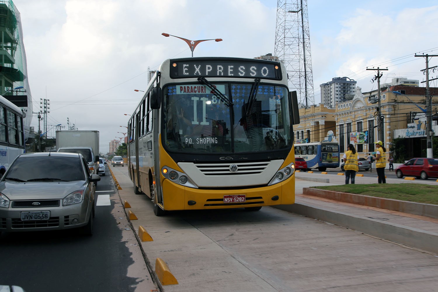 Linhas expressas agilizam o deslocamento de passageiros no eixo central da capital