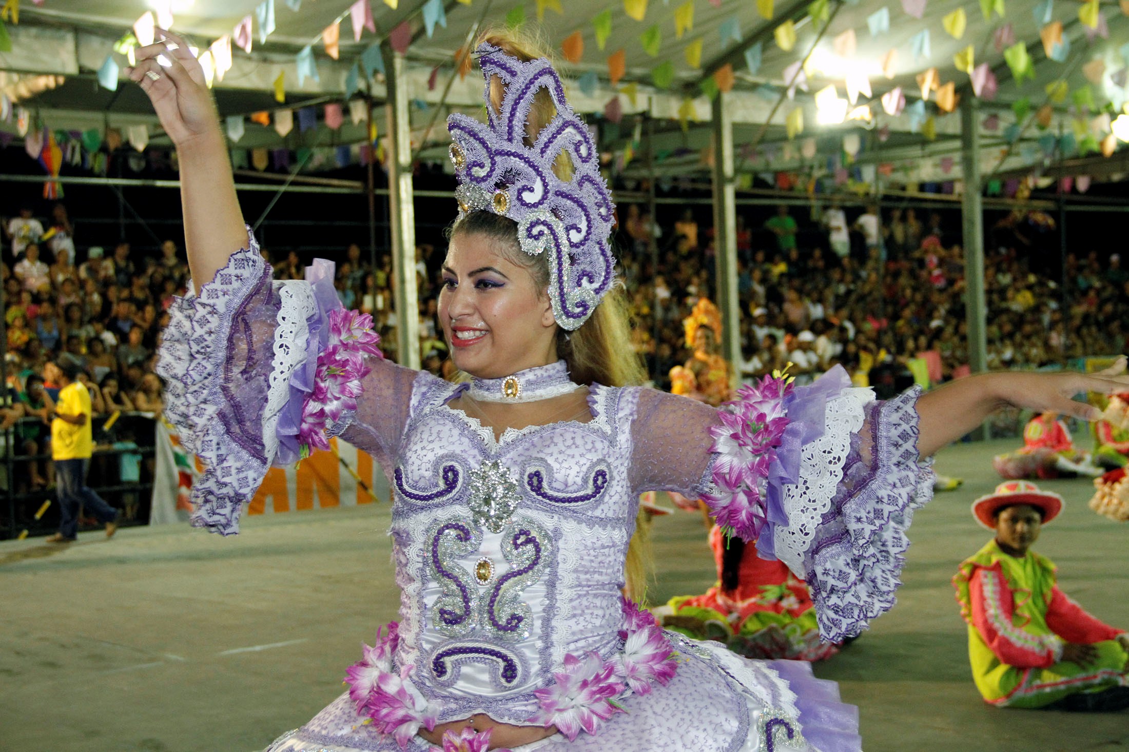 Misses caipiras se destacam nas apresentações do Arraiá da Capitá