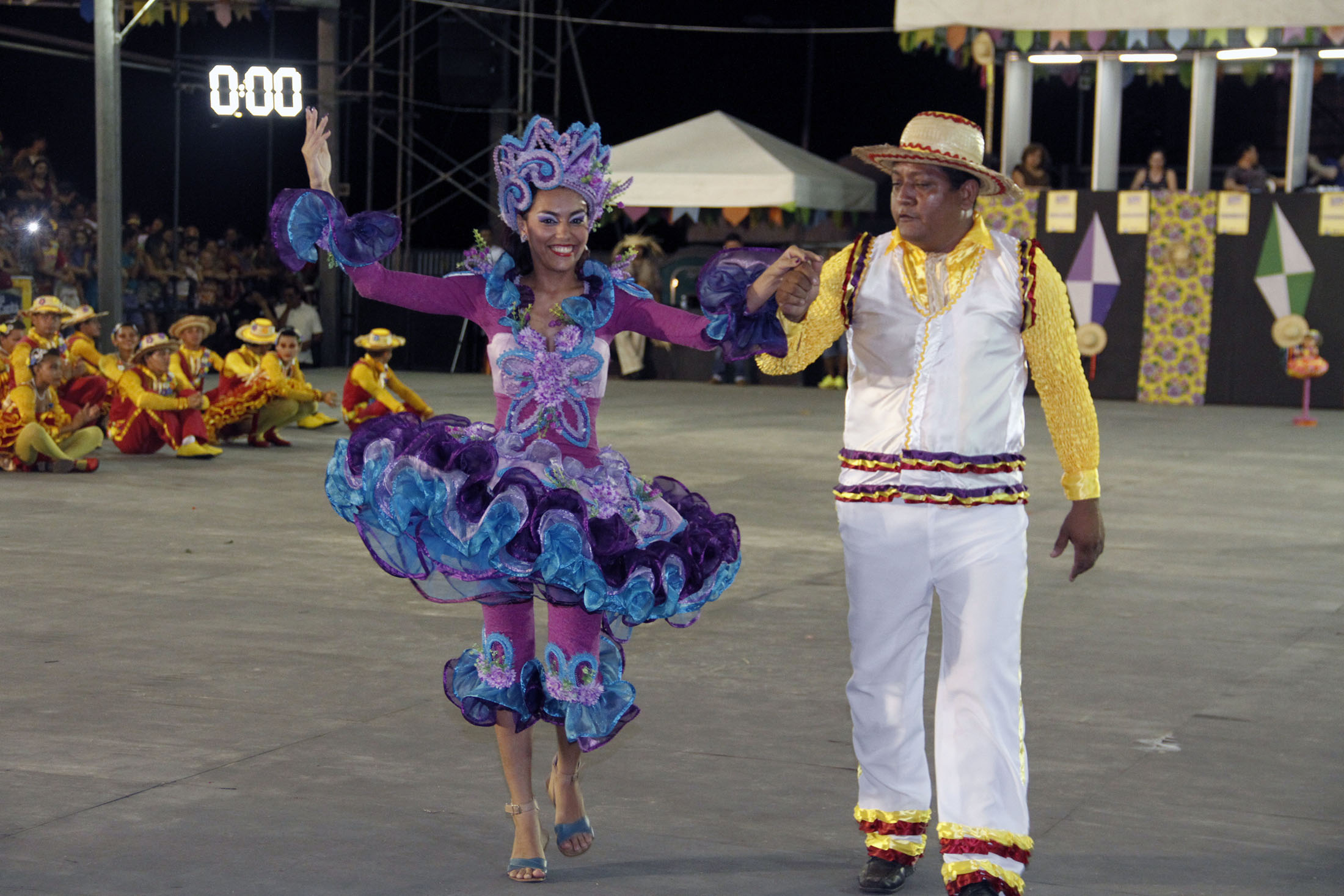 Misses caipiras se destacam nas apresentações do Arraiá da Capitá