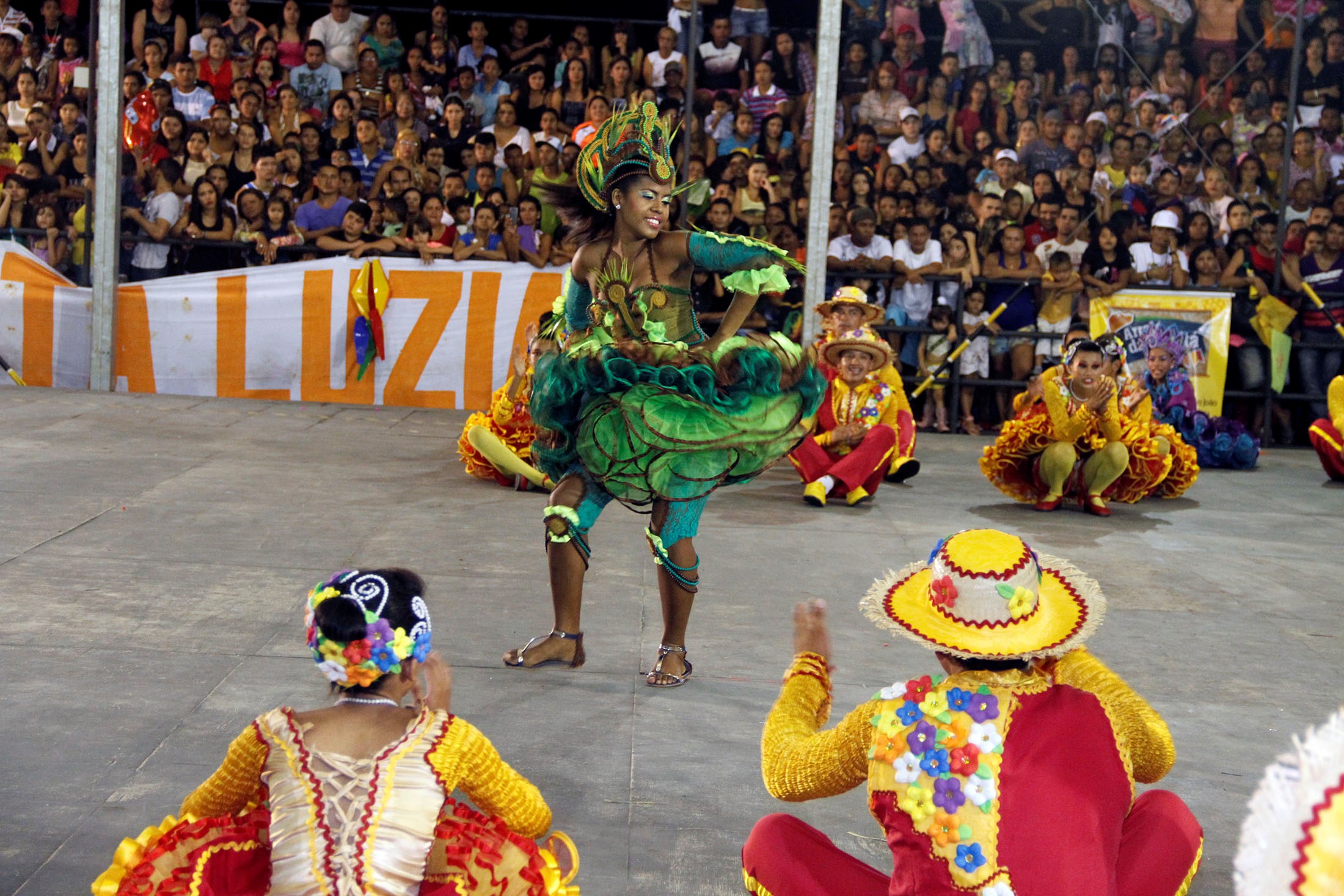 Misses caipiras se destacam nas apresentações do Arraiá da Capitá
