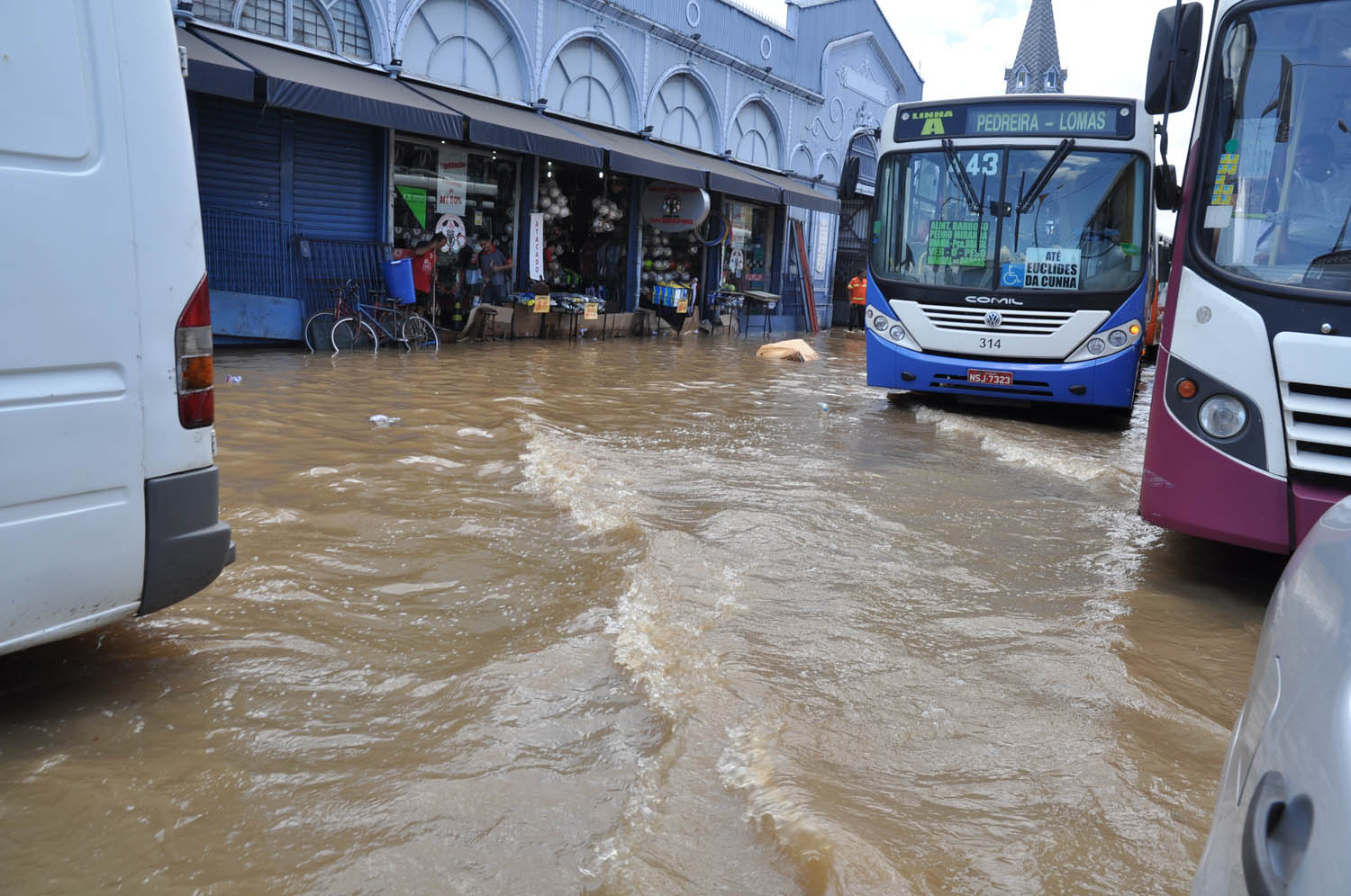 Meteorologia emite novo alerta de perigo potencial causado pelas chuvas intensas em Belém