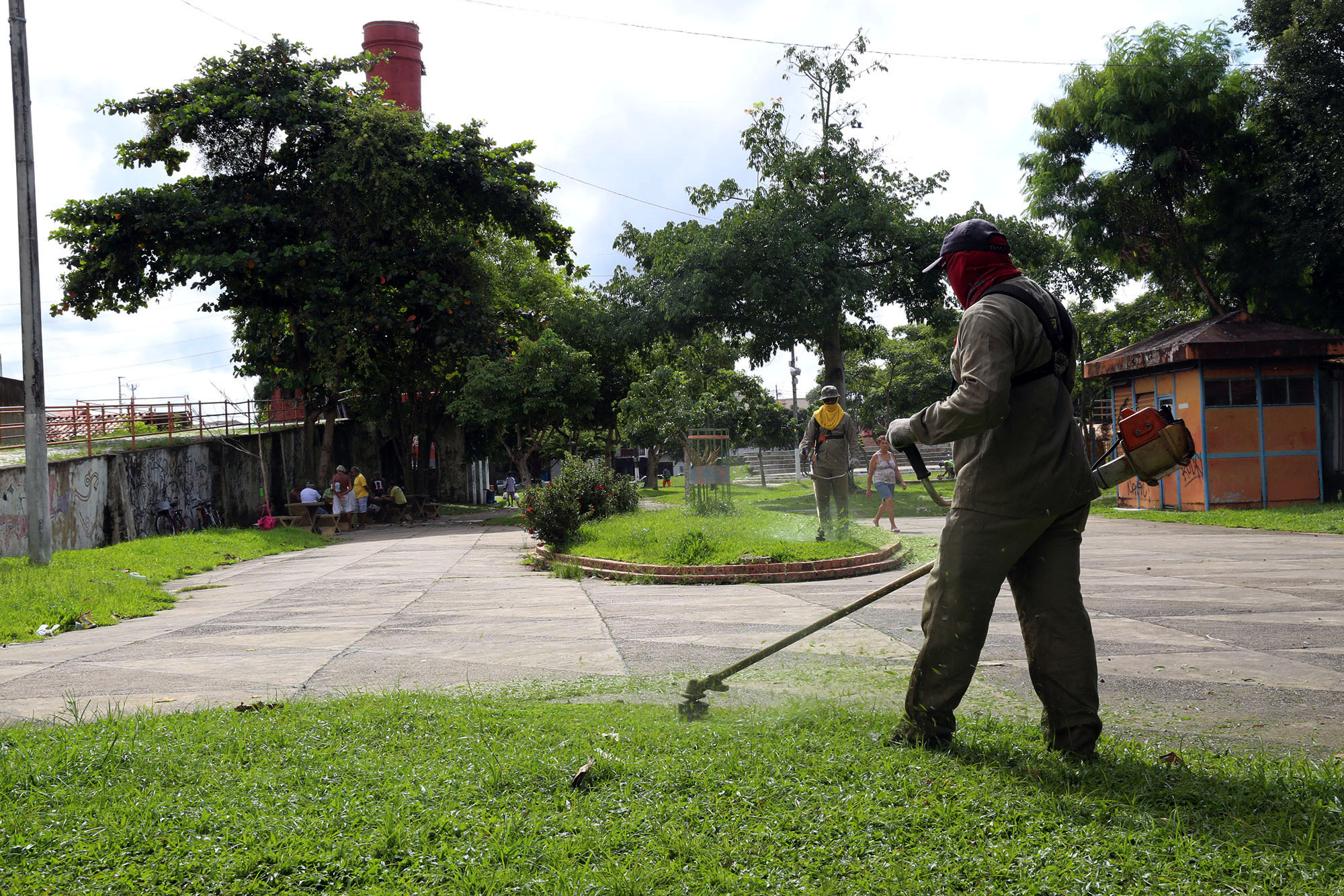 Praça Dalcídio Jurandir recebe serviços de manutenção e limpeza