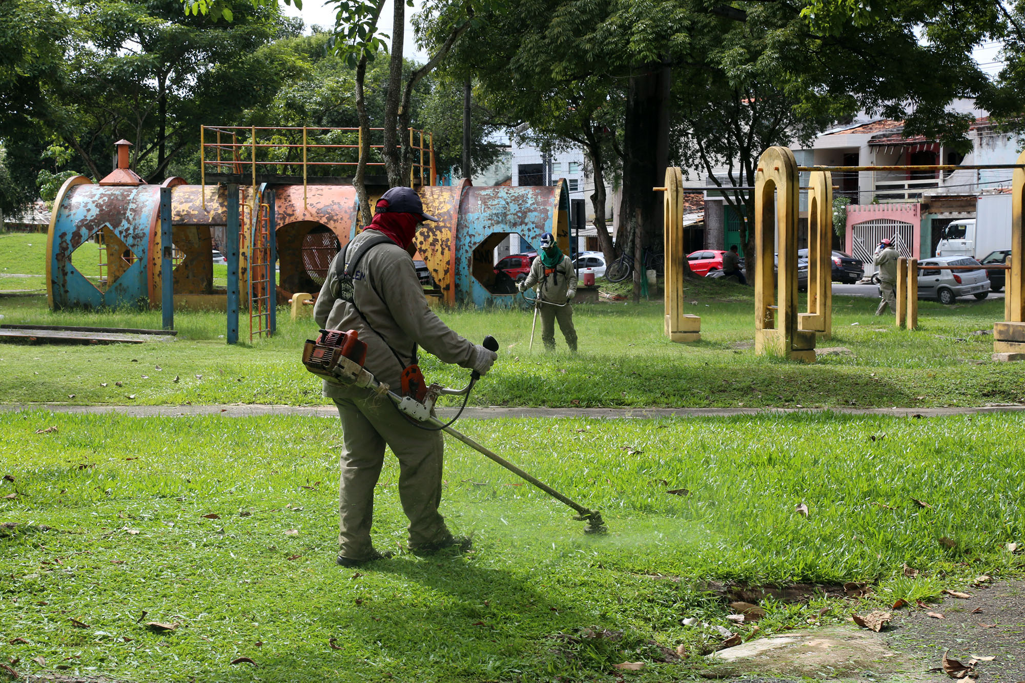 Praça Dalcídio Jurandir recebe serviços de manutenção e limpeza