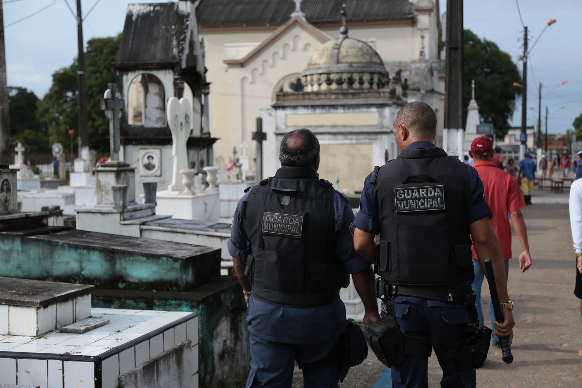 Cemitérios registram intensa visitação neste domingo, 8, Dia das Mães