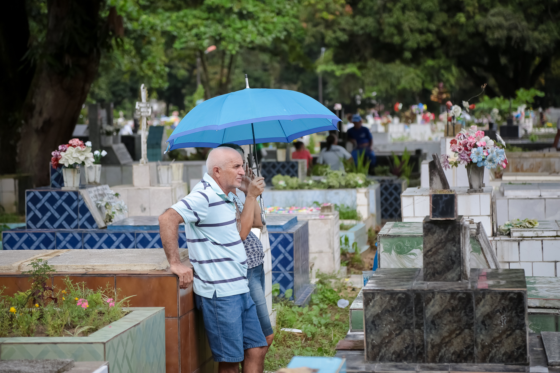Cemitérios registram intensa visitação neste domingo, 8, Dia das Mães