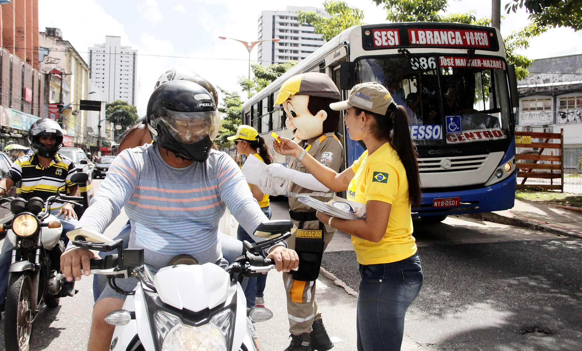 Blitz educativa inicia ações do Maio Amarelo em Belém