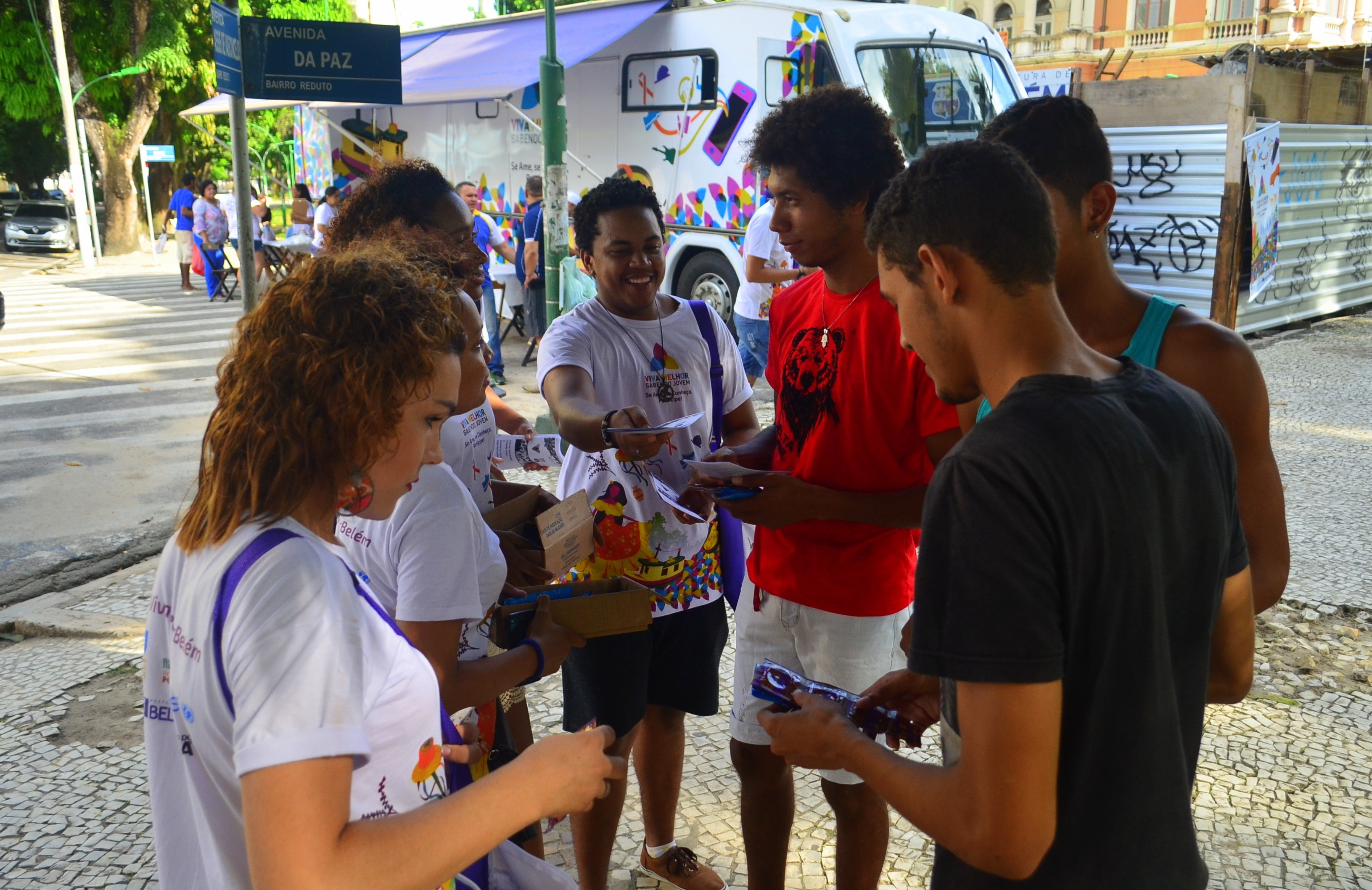 Projeto incentiva jovens e adultos a se submeterem a teste de HIV e DSTs