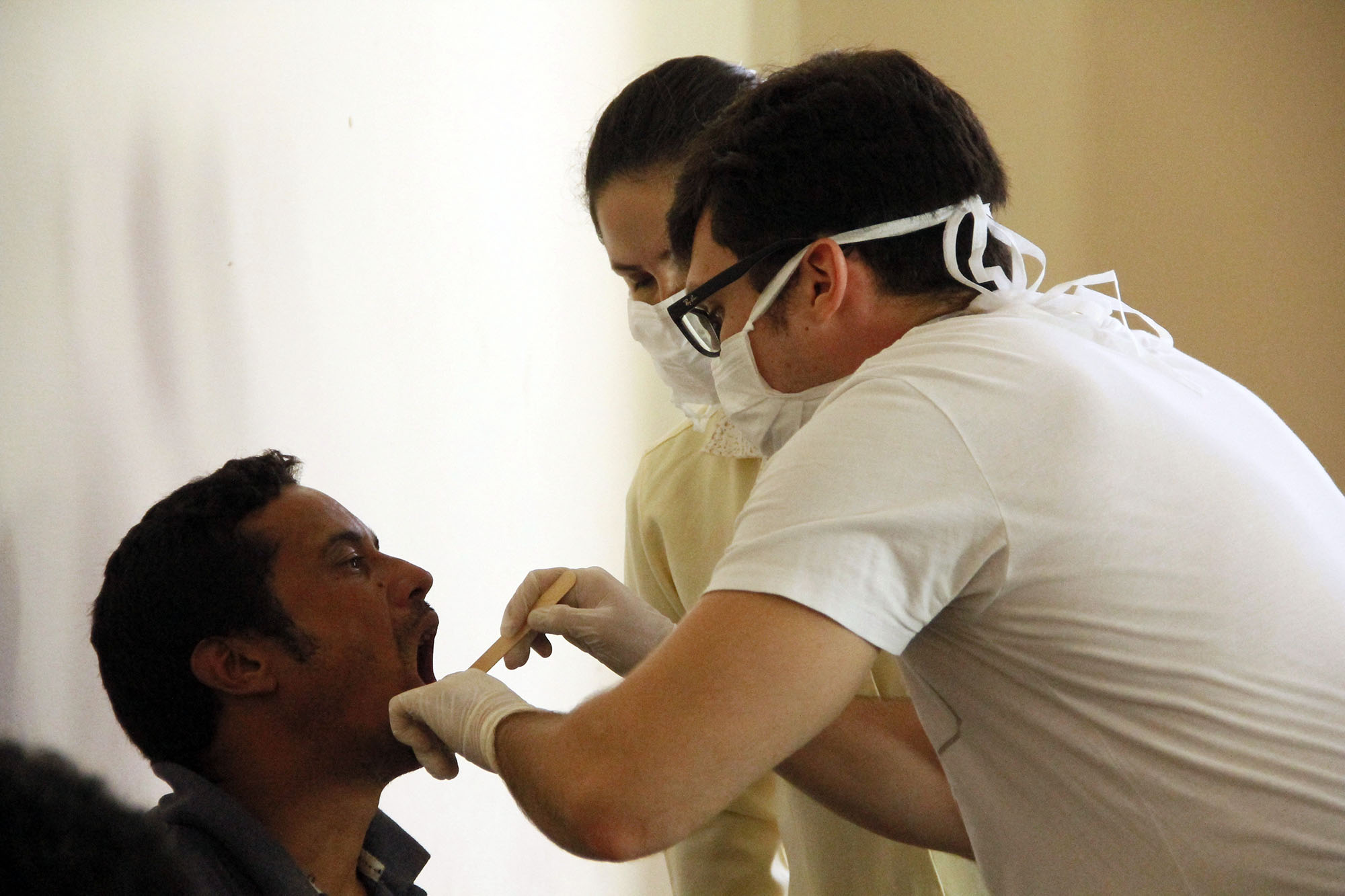 Moradores de rua recebem serviços de saúde e assistência