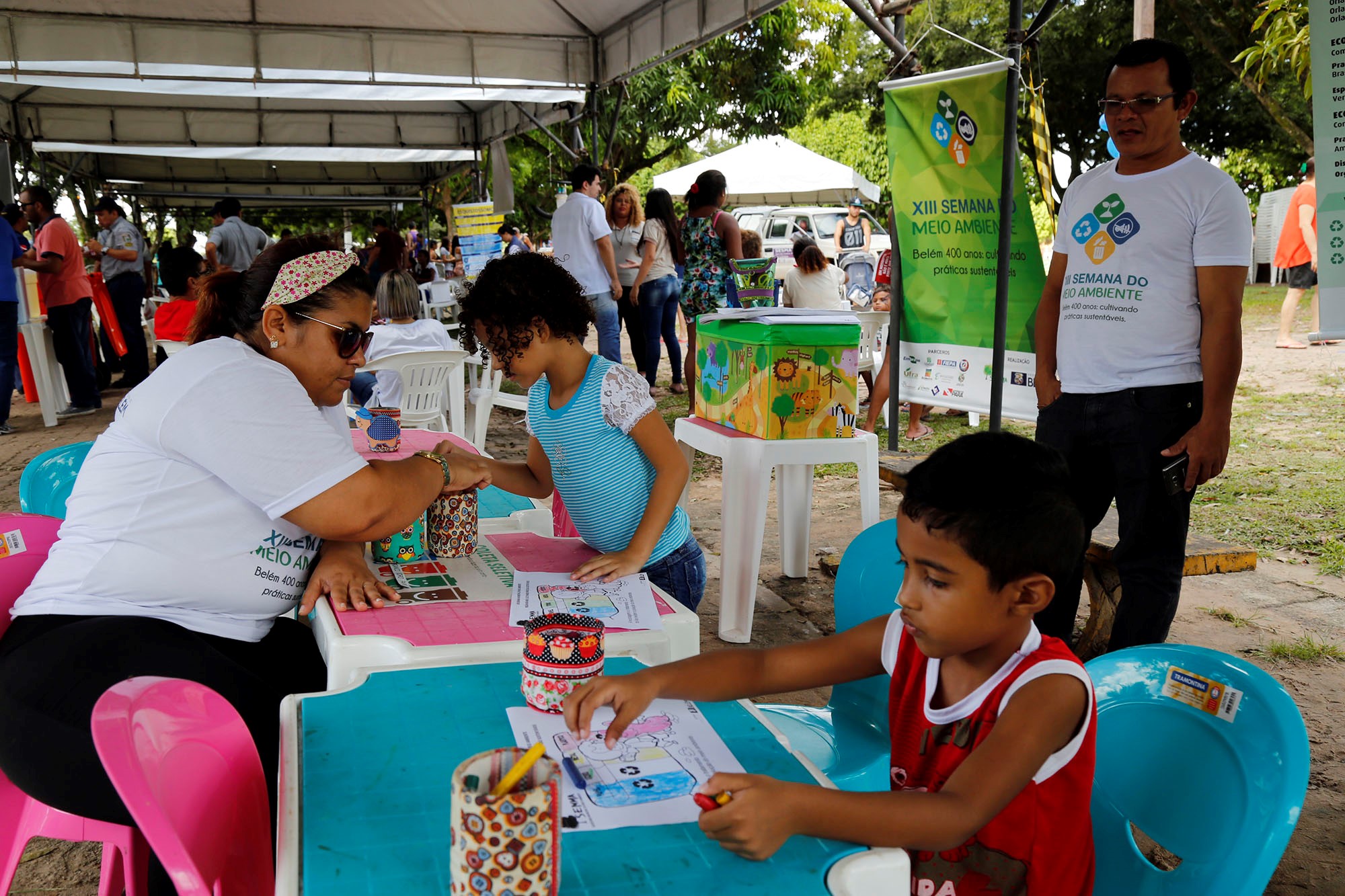 Parceria entre Prefeitura de Belém e espaço que abriga animais leva Feira de Adoção à praça do Marex