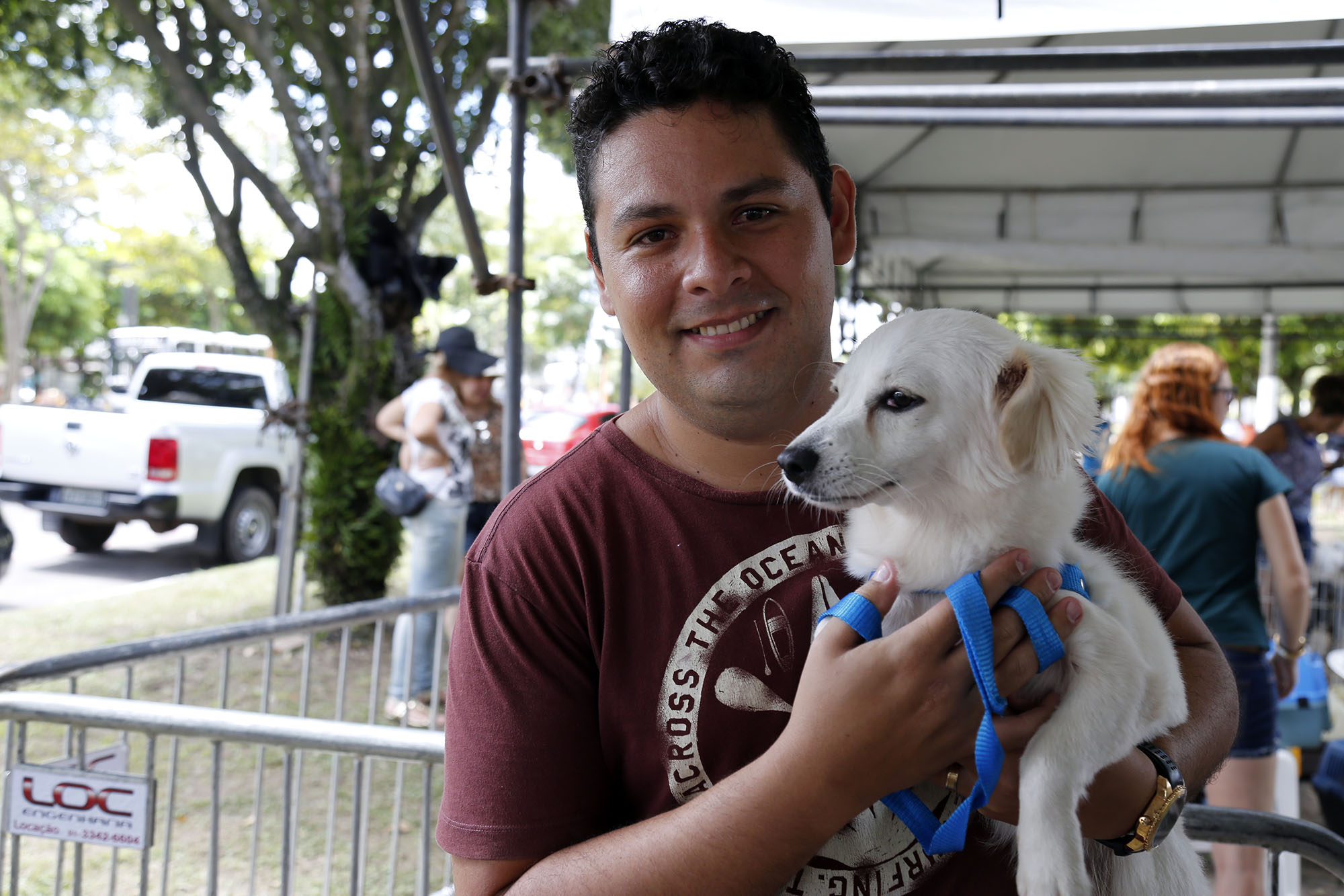 Parceria entre Prefeitura de Belém e espaço que abriga animais leva Feira de Adoção à praça do Marex