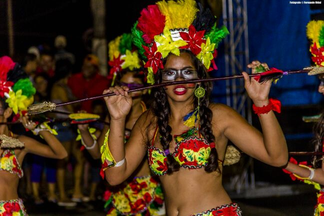 Boi Bumbá e show musical encerram festejos juninos em Outeiro 