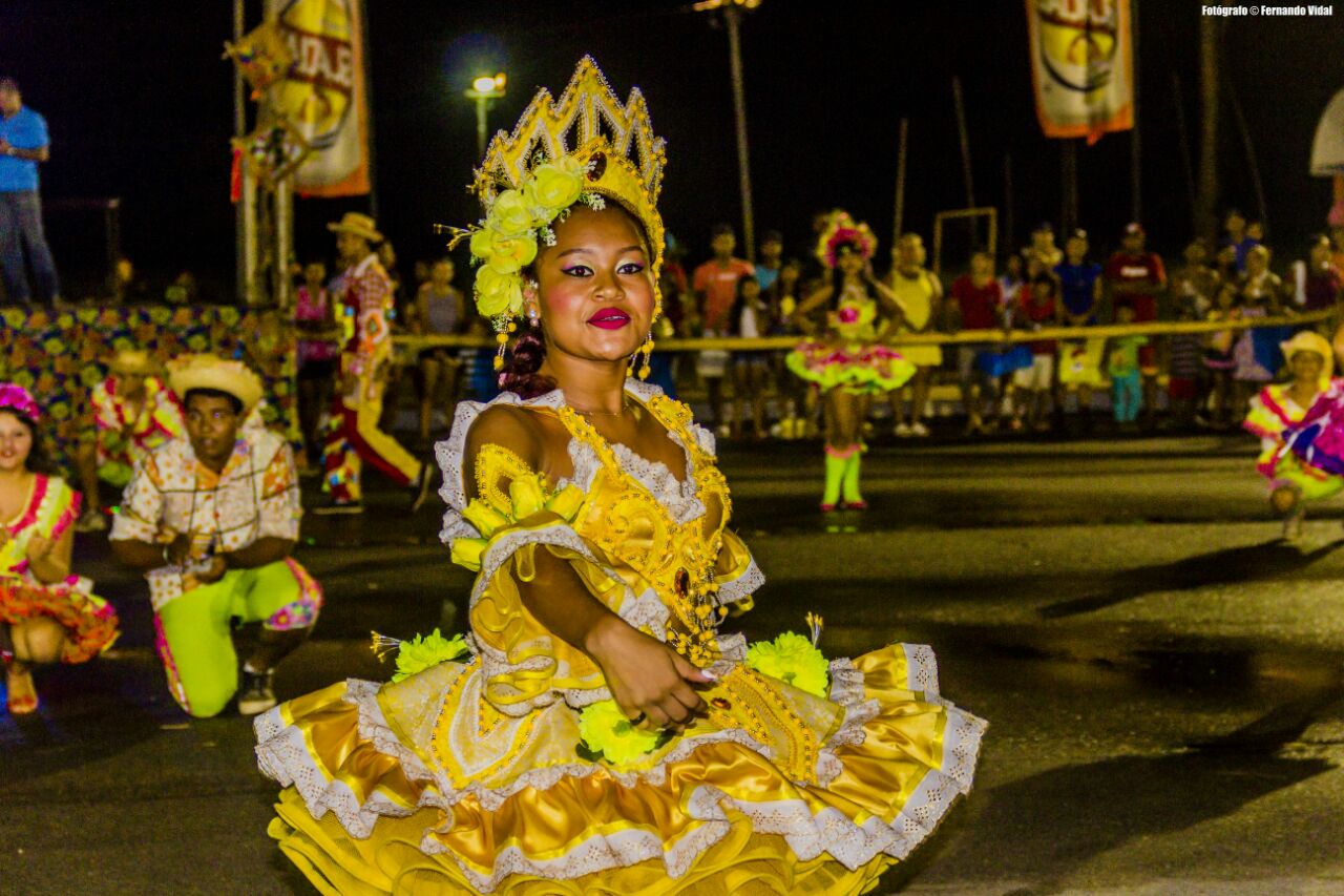 Boi Bumbá e show musical encerram festejos juninos em Outeiro 