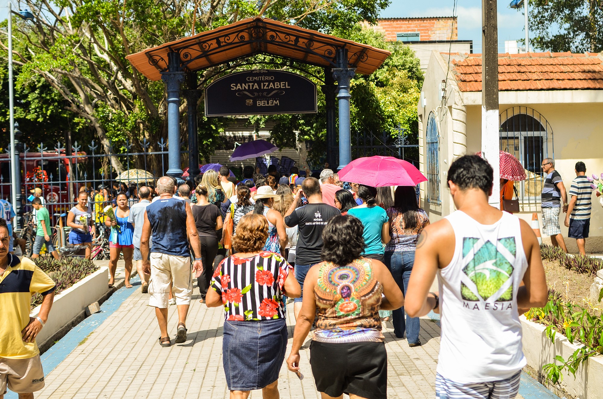 Feriado de finados movimenta cemitérios e visitação supera estimativa de 60 mil pessoas