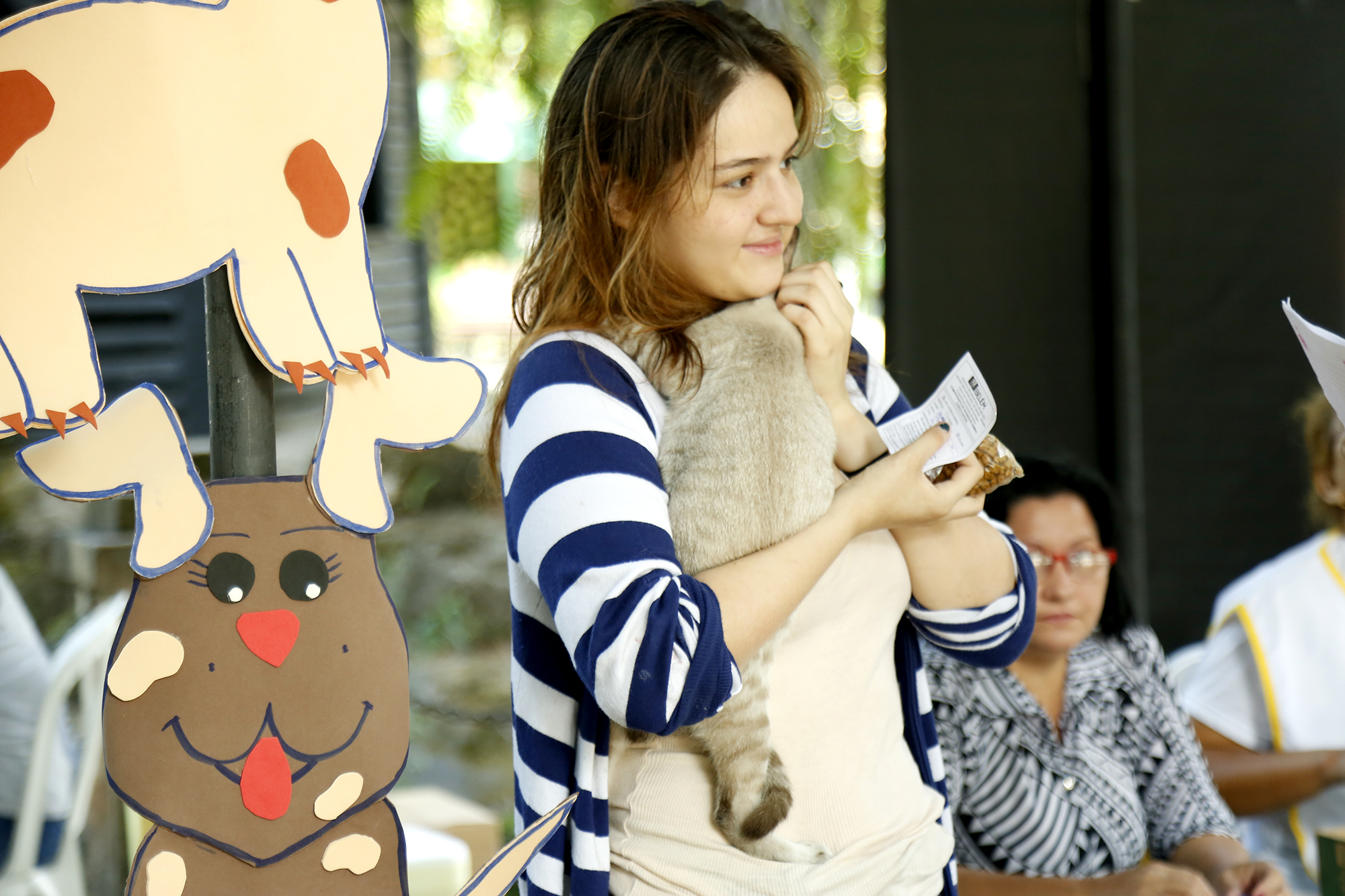 Campanha de vacinação antirrábica de cães e gatos lota postos de atendimento