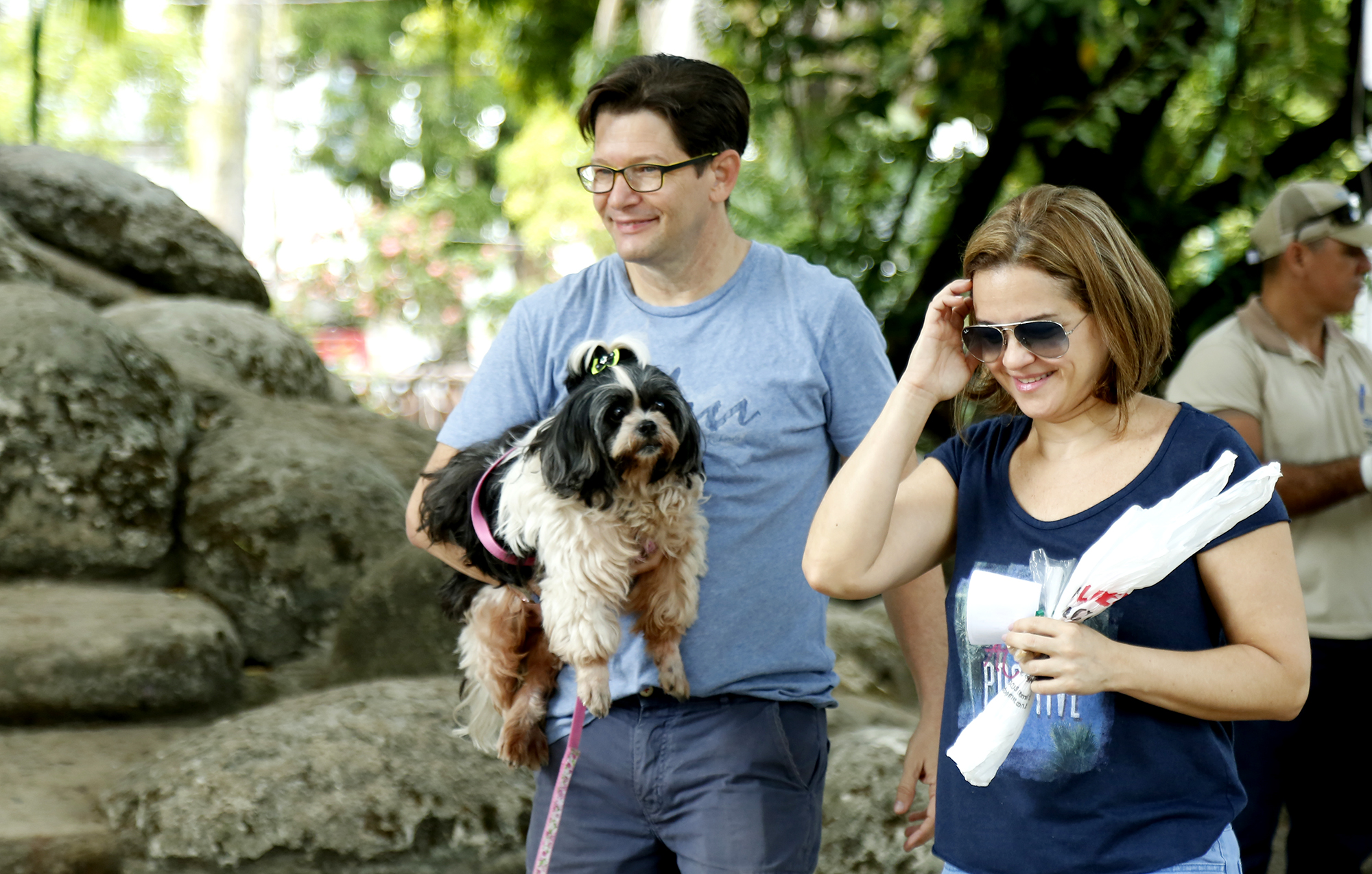 Campanha de vacinação antirrábica de cães e gatos lota postos de atendimento