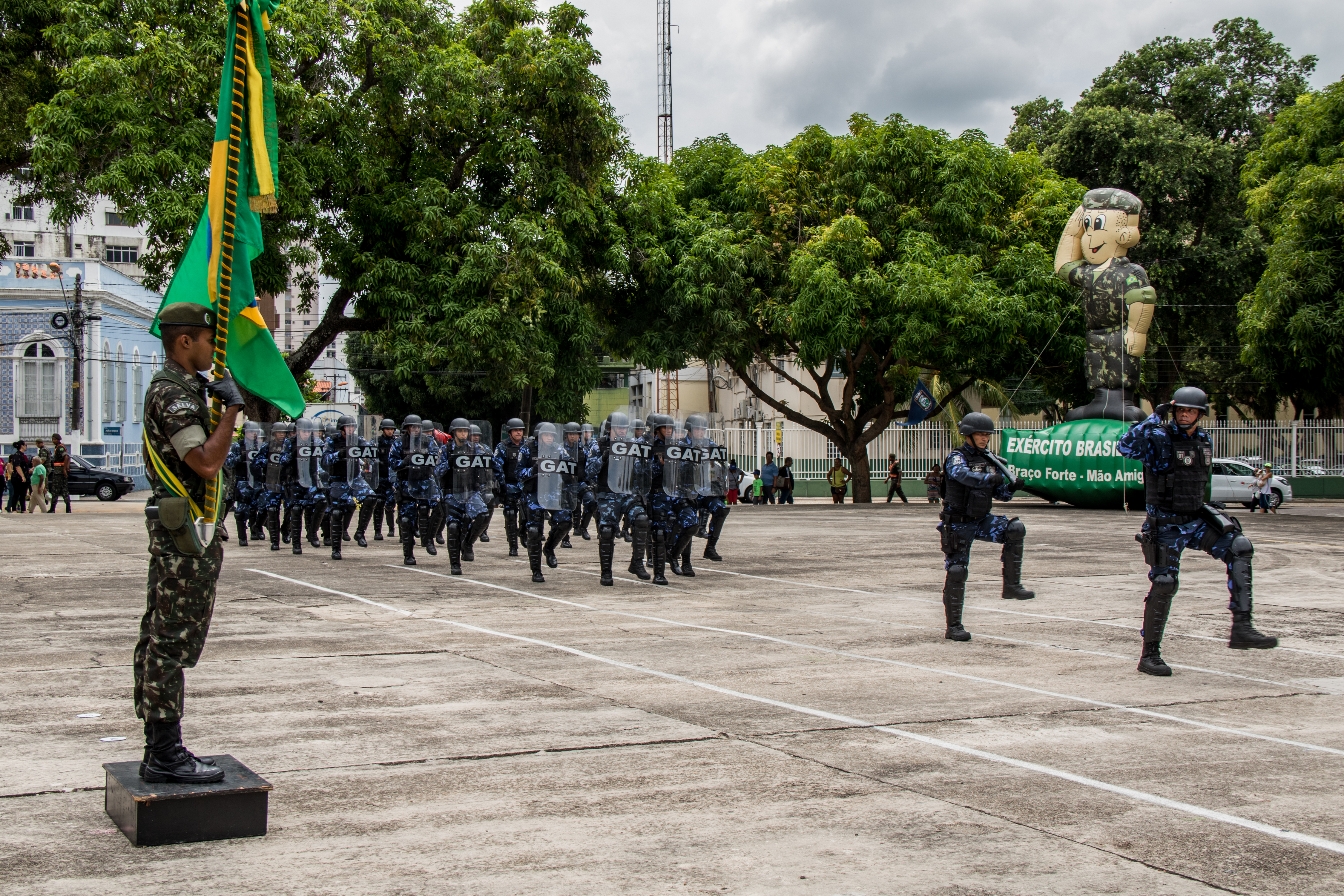 Guarda Municipal participa de cerimônia em alusão ao Dia da Bandeira