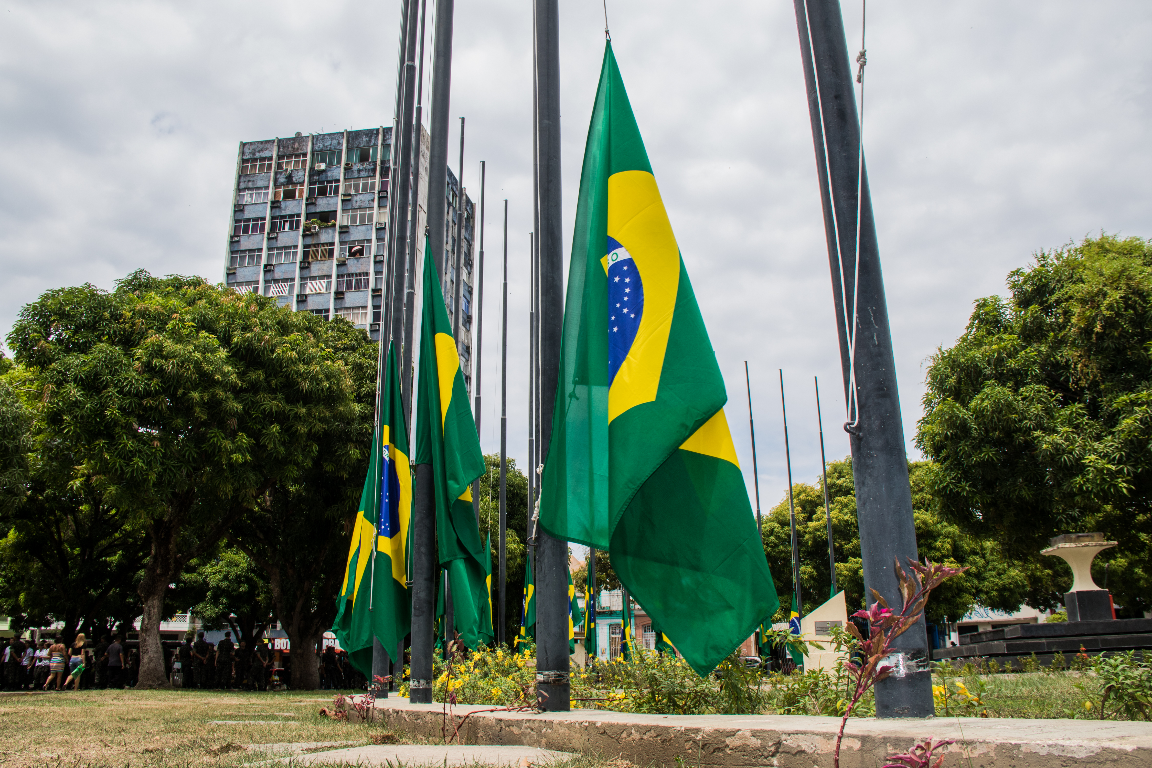 Guarda Municipal participa de cerimônia em alusão ao Dia da Bandeira