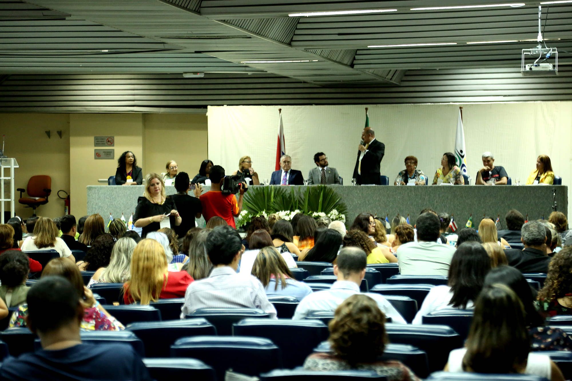 Profissionais da assistência social do município participam de discussão sobre efetivação do SUAS