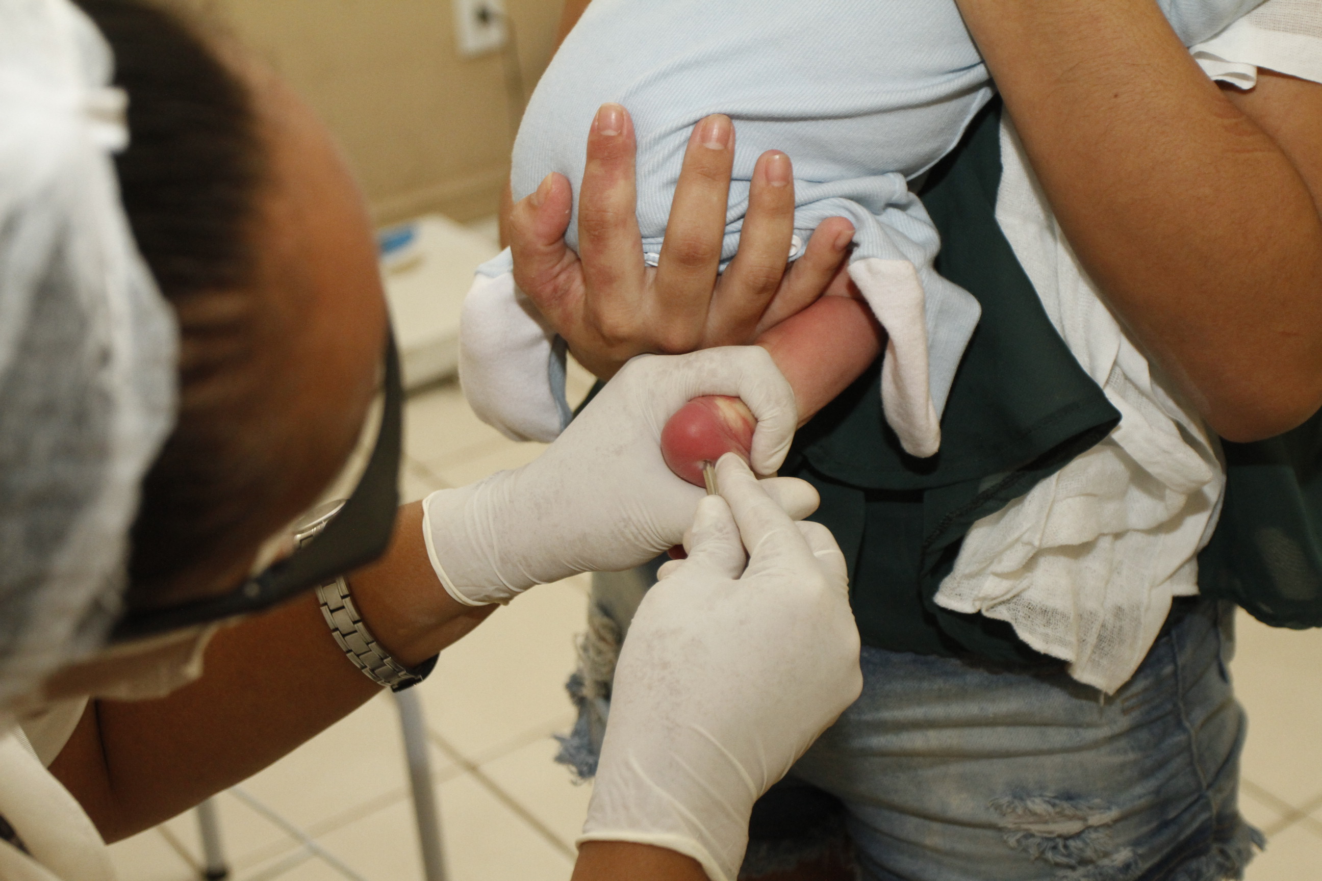 Novos refrigeradores para armazenar teste do pezinho são instalados em Unidades de Saúde