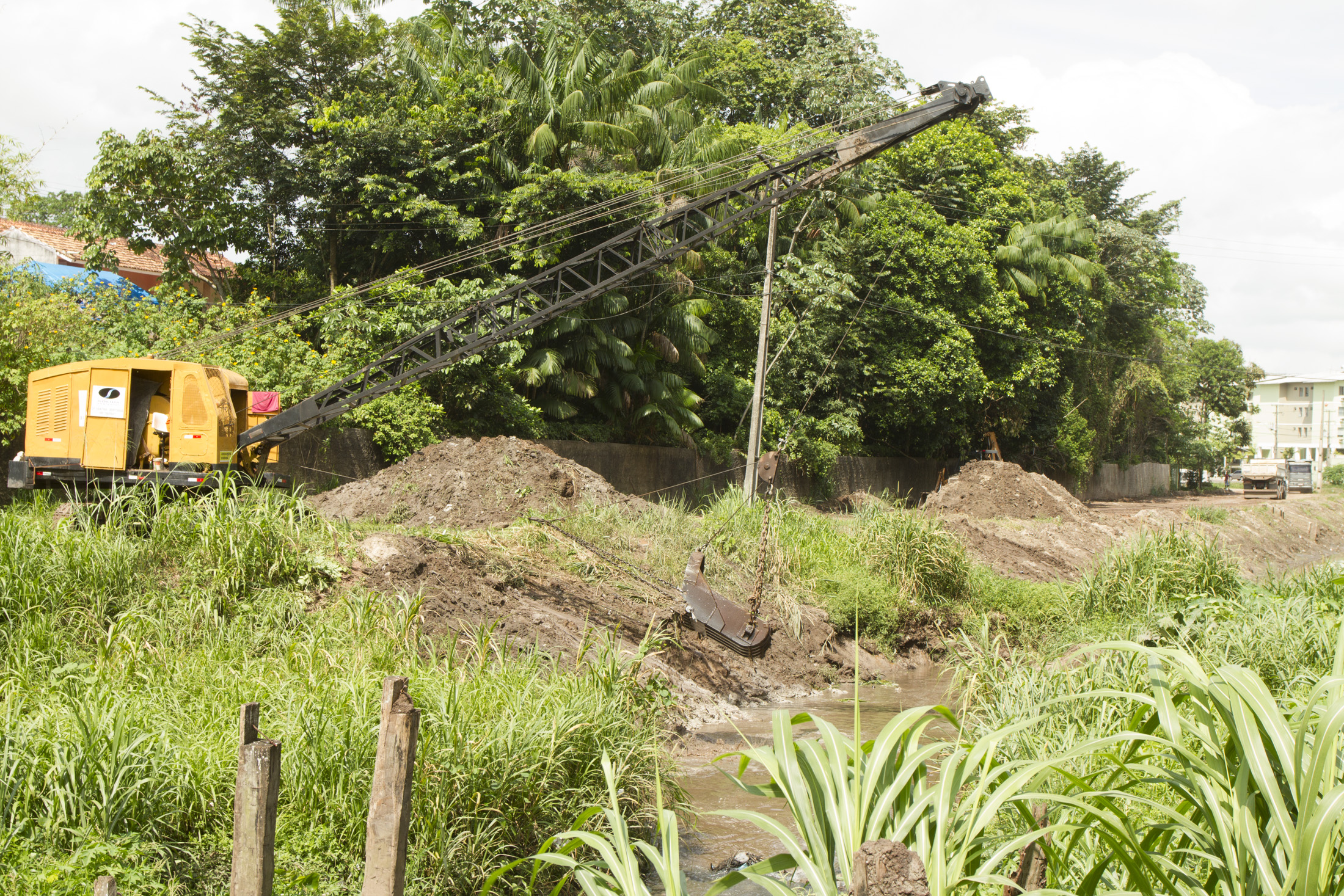 Prefeitura reforça limpeza e dragagem de canais