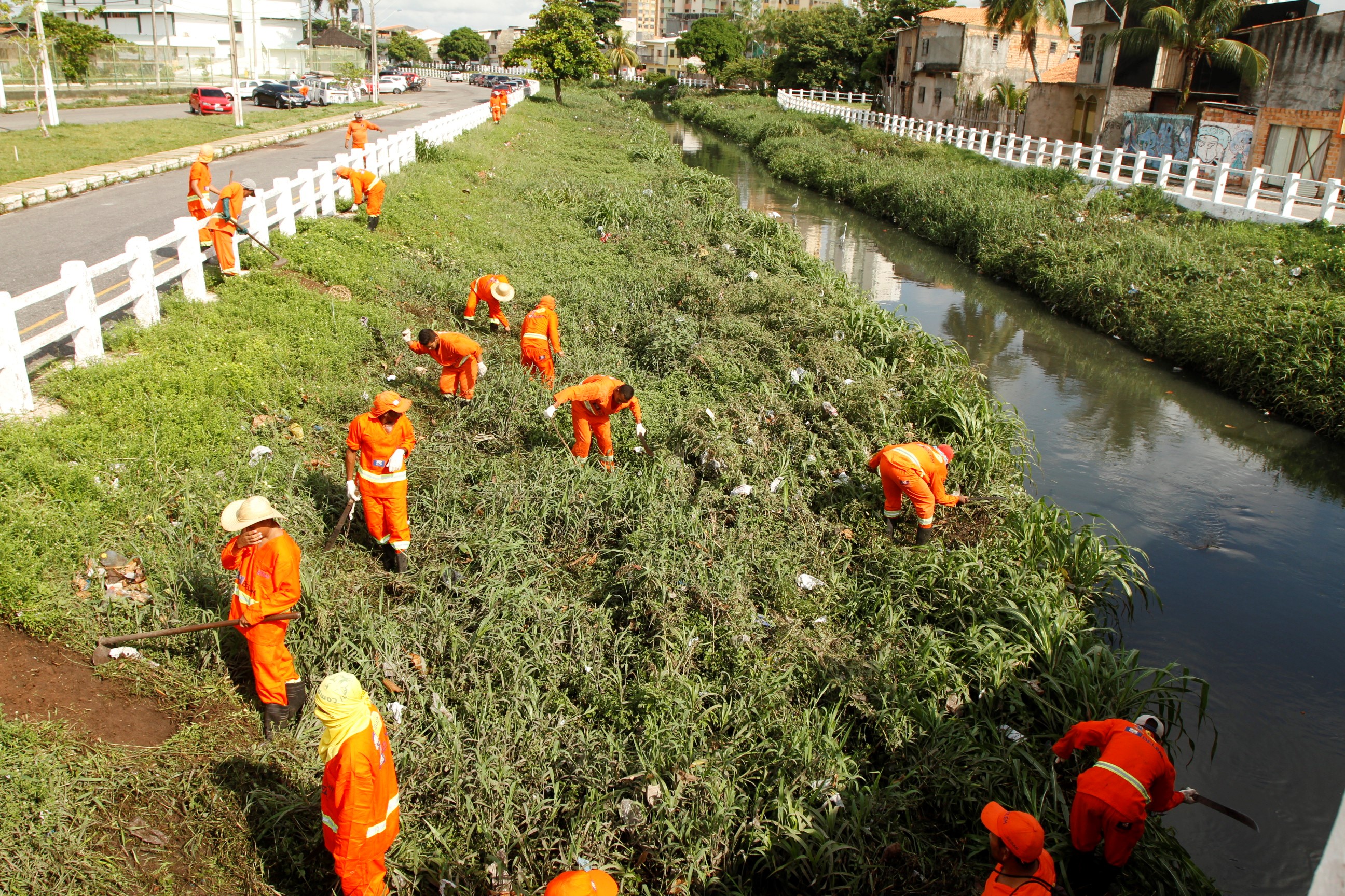 Prefeitura reforça limpeza e dragagem de canais