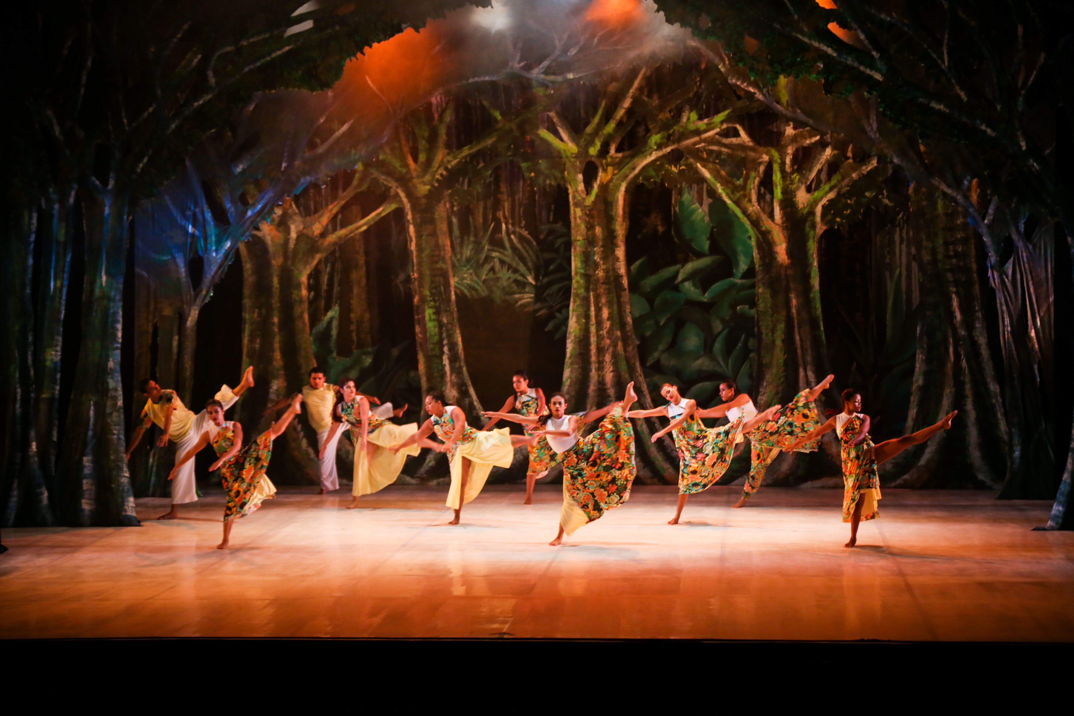 Escola Municipal de Dança encerra atividades do ano com espetáculo no Theatro da Paz