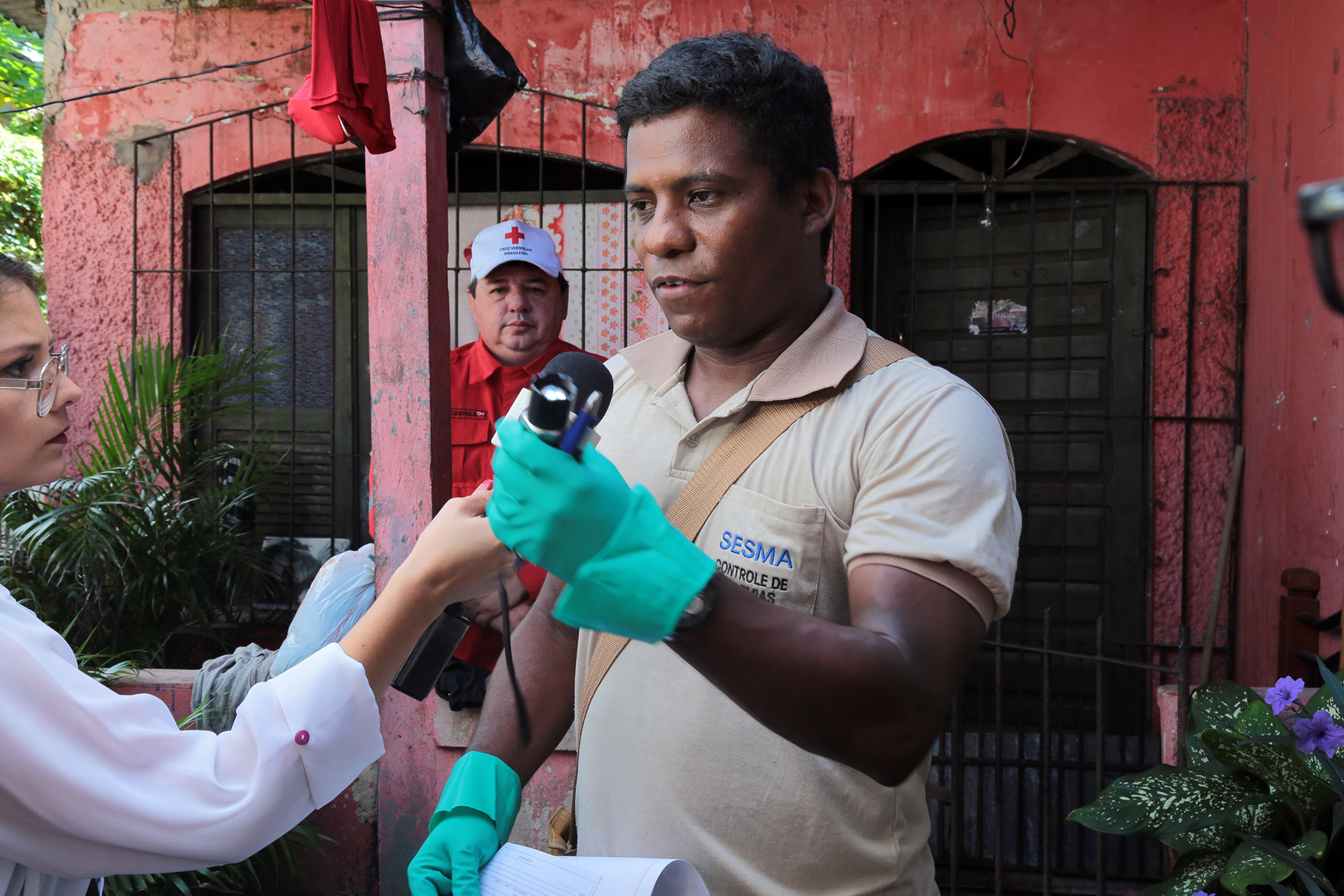População é orientada a pedir identificação dos Agentes de Controle de Endemias 