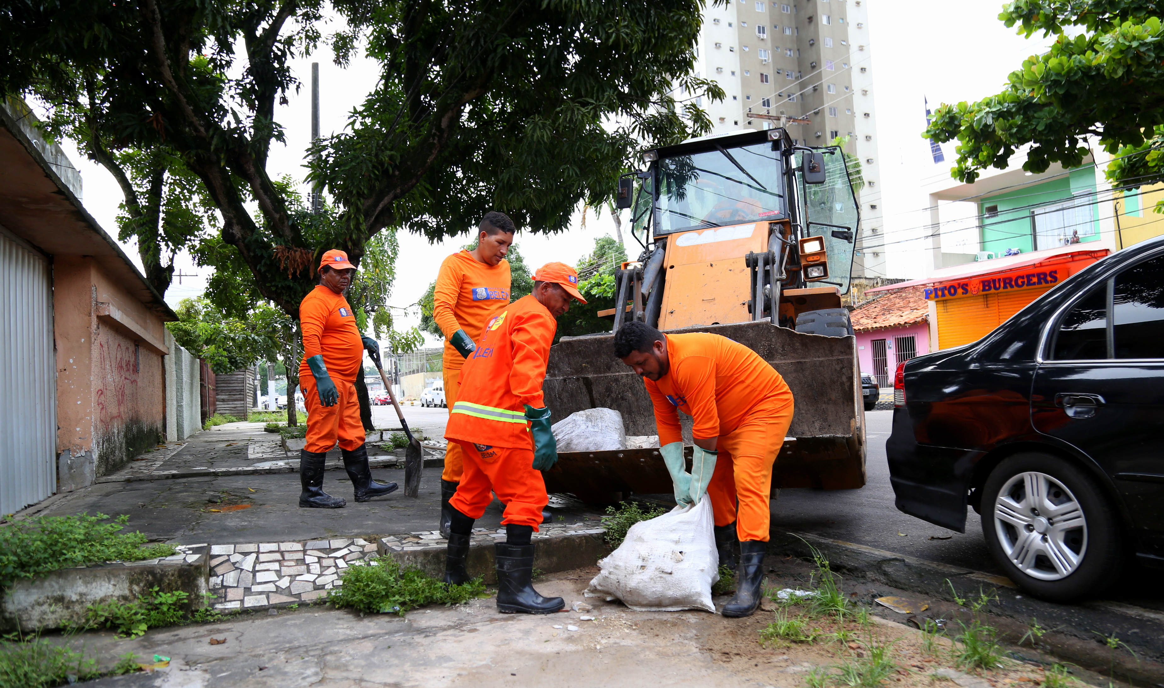Mutirão recolhe mais de 1400 toneladas de entulho em cinco bairros de Belém