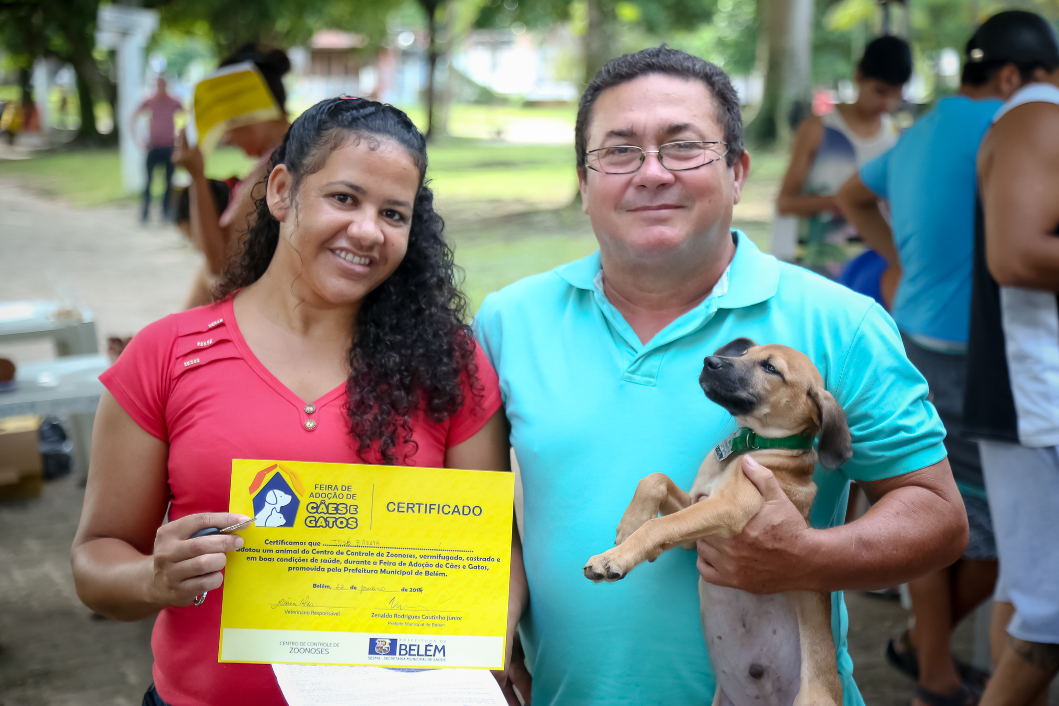 Feira de adoção proporciona novo lar para 30 animais