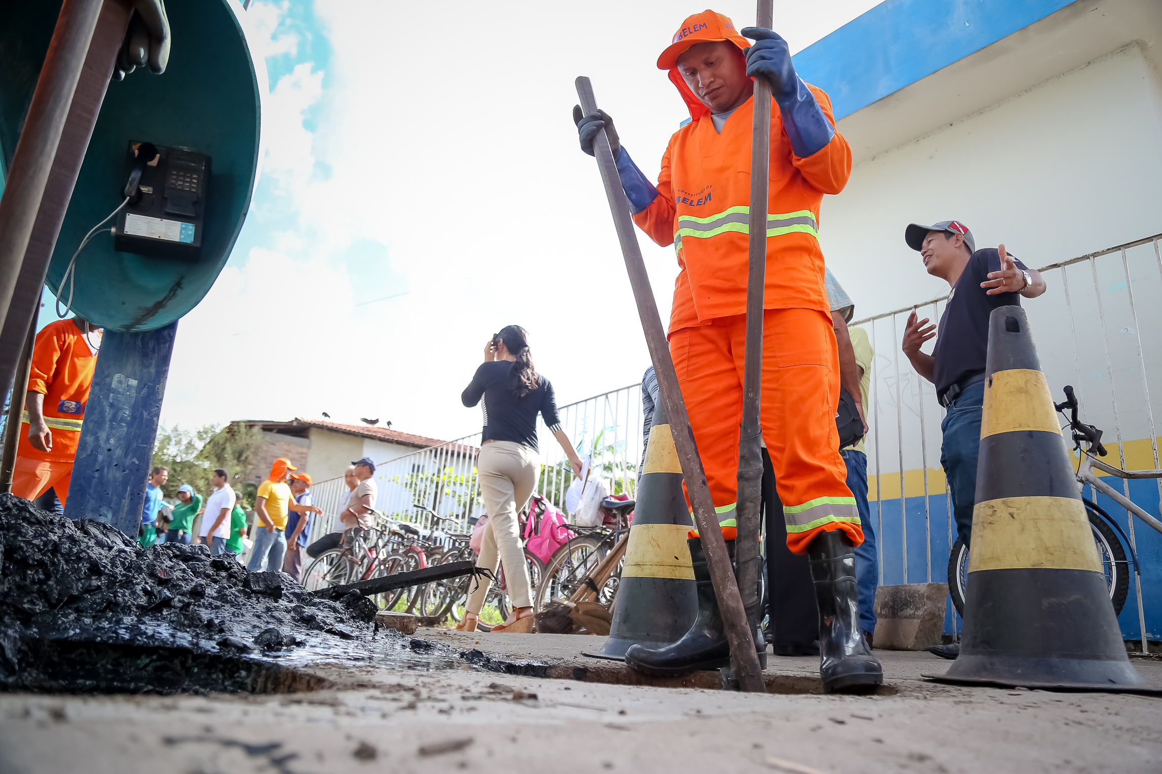 Ação da prefeitura combate descarte irregular de lixo na feira do Jurunas