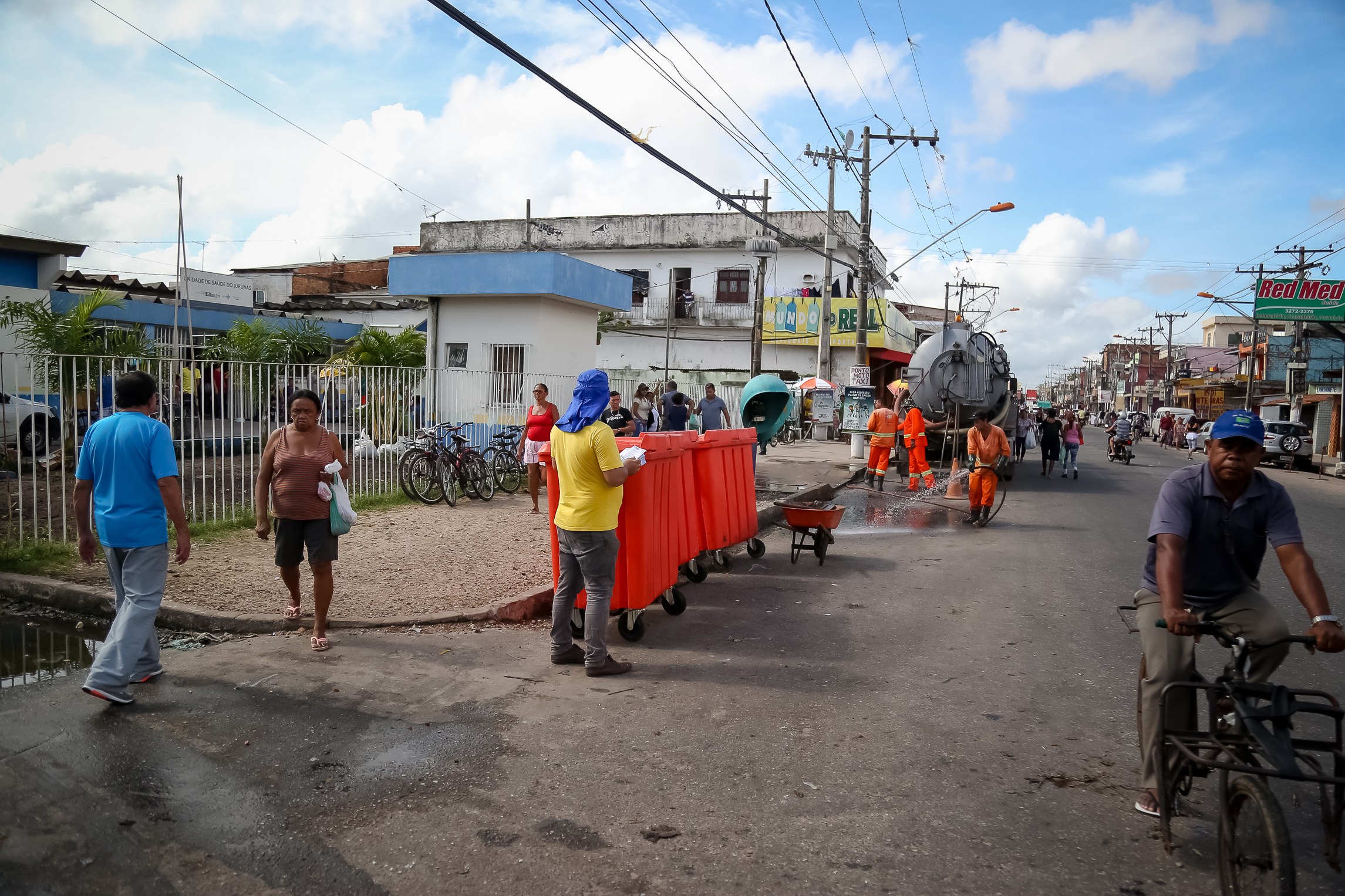 Ação da prefeitura combate descarte irregular de lixo na feira do Jurunas