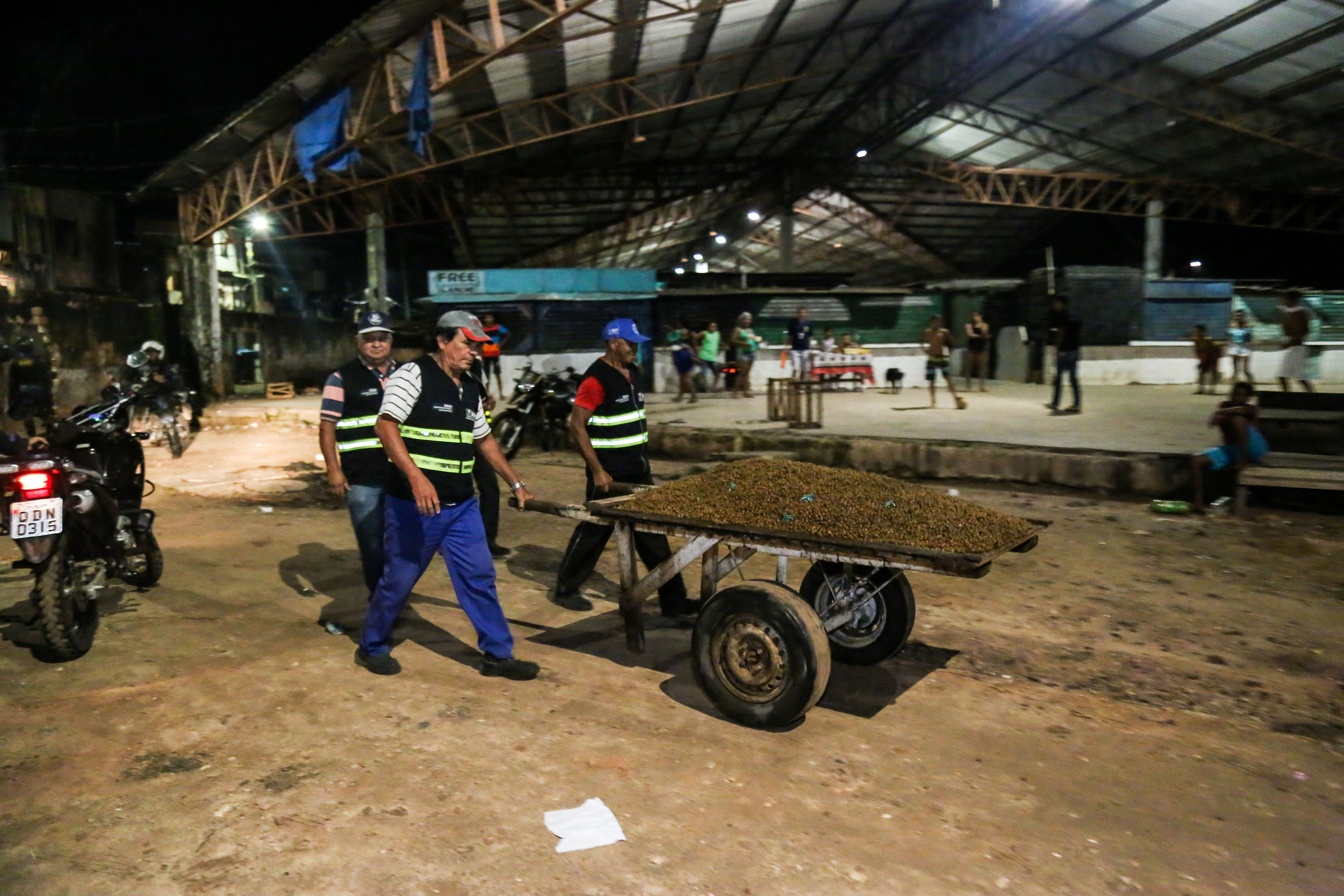 Prefeitura apreende carroças utilizadas para descarte de entulho na via pública