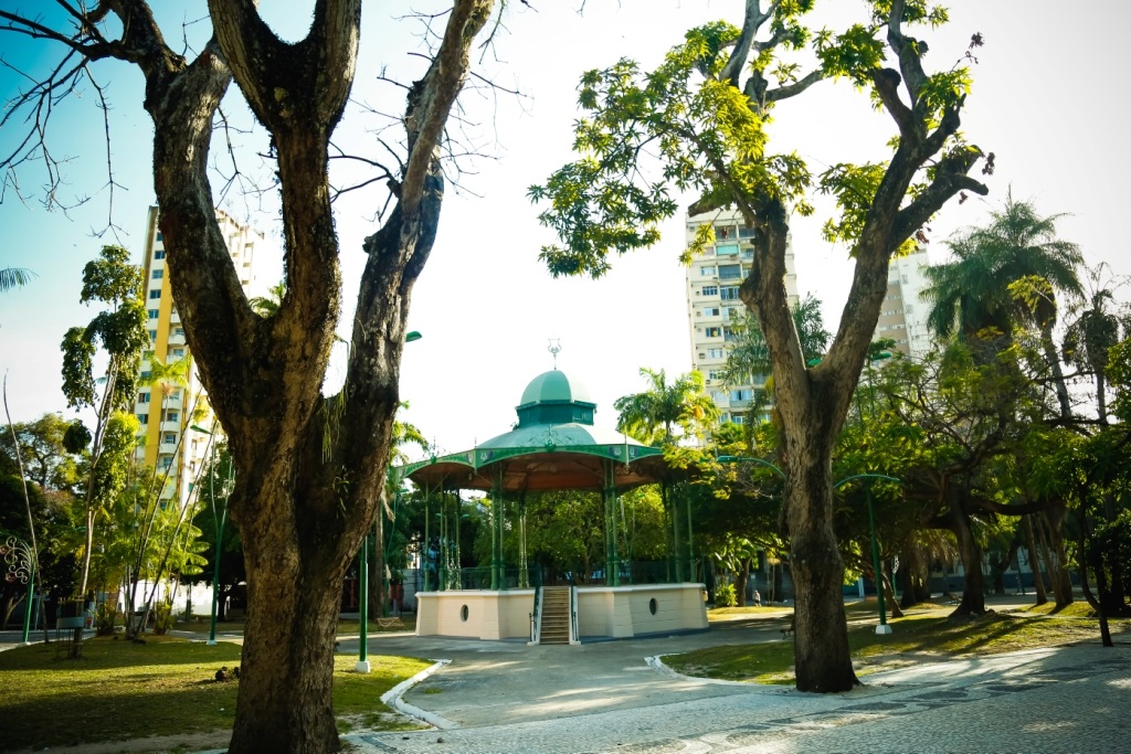 Prefeitura entrega Praça da República reformada para a população