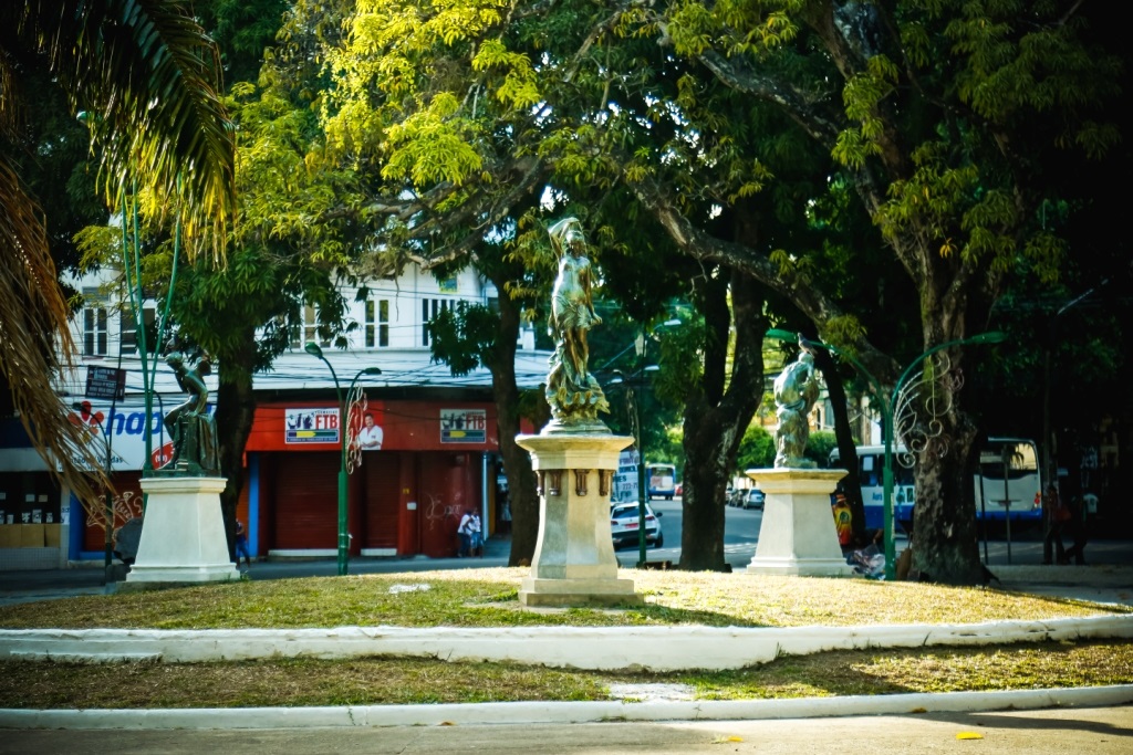 Prefeitura entrega Praça da República reformada para a população