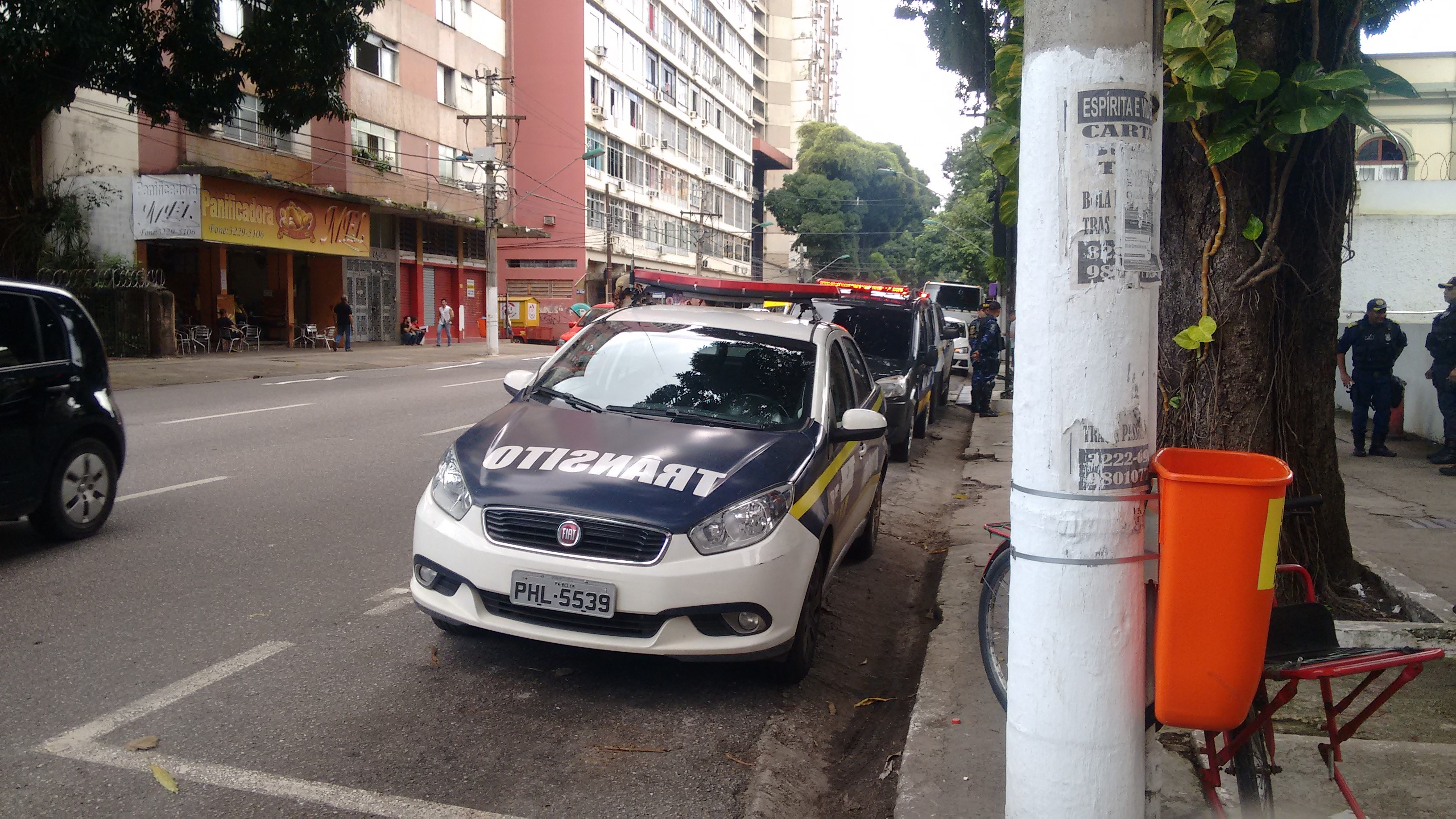 Fiscalização ordena trânsito e comércio nas ruas de Belém