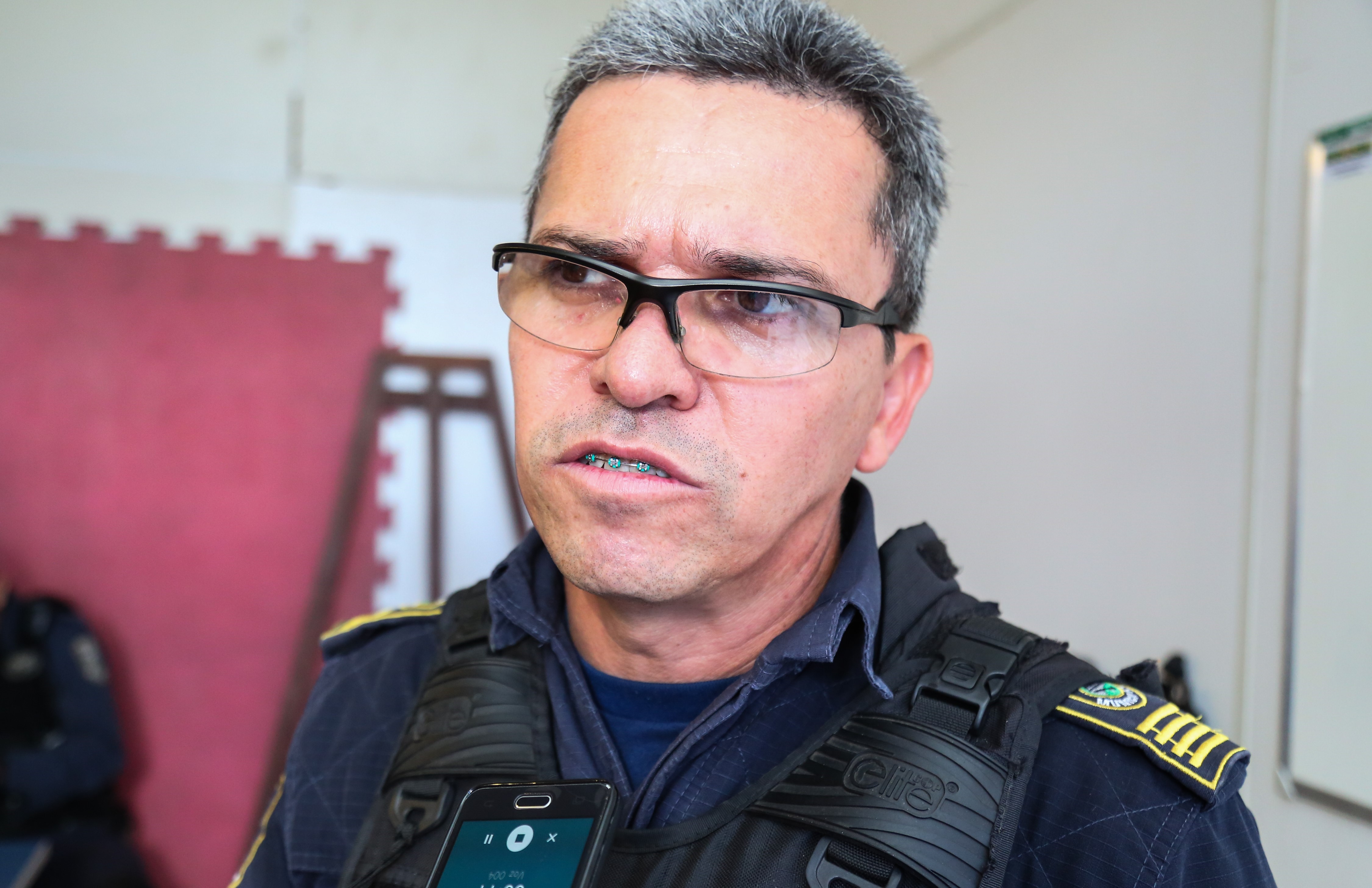 Guardas são treinados para atuarem com arma não letal
