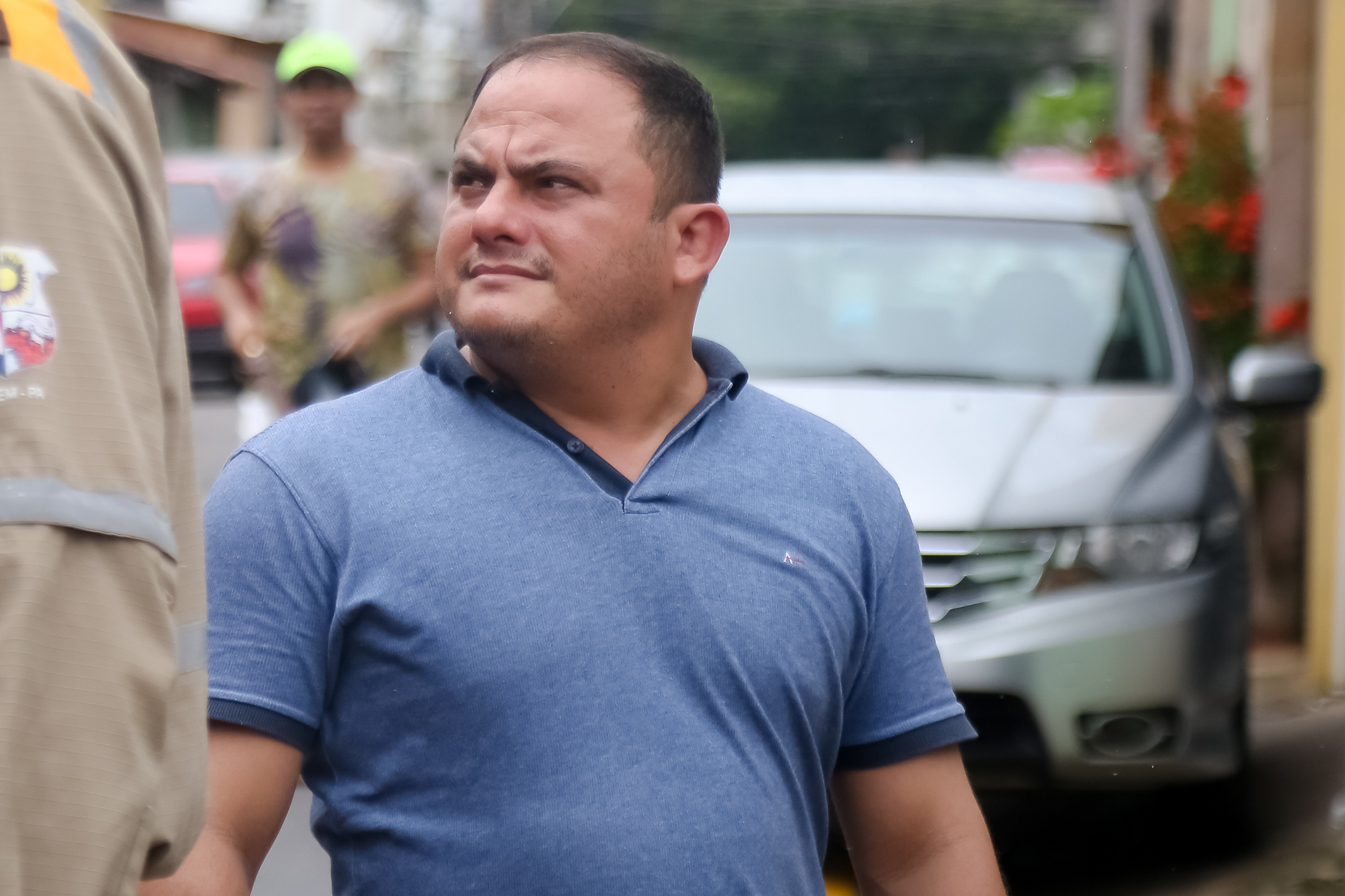 Força tarefa municipal apreende carcaças e veículos irregulares no bairro da Pedreira