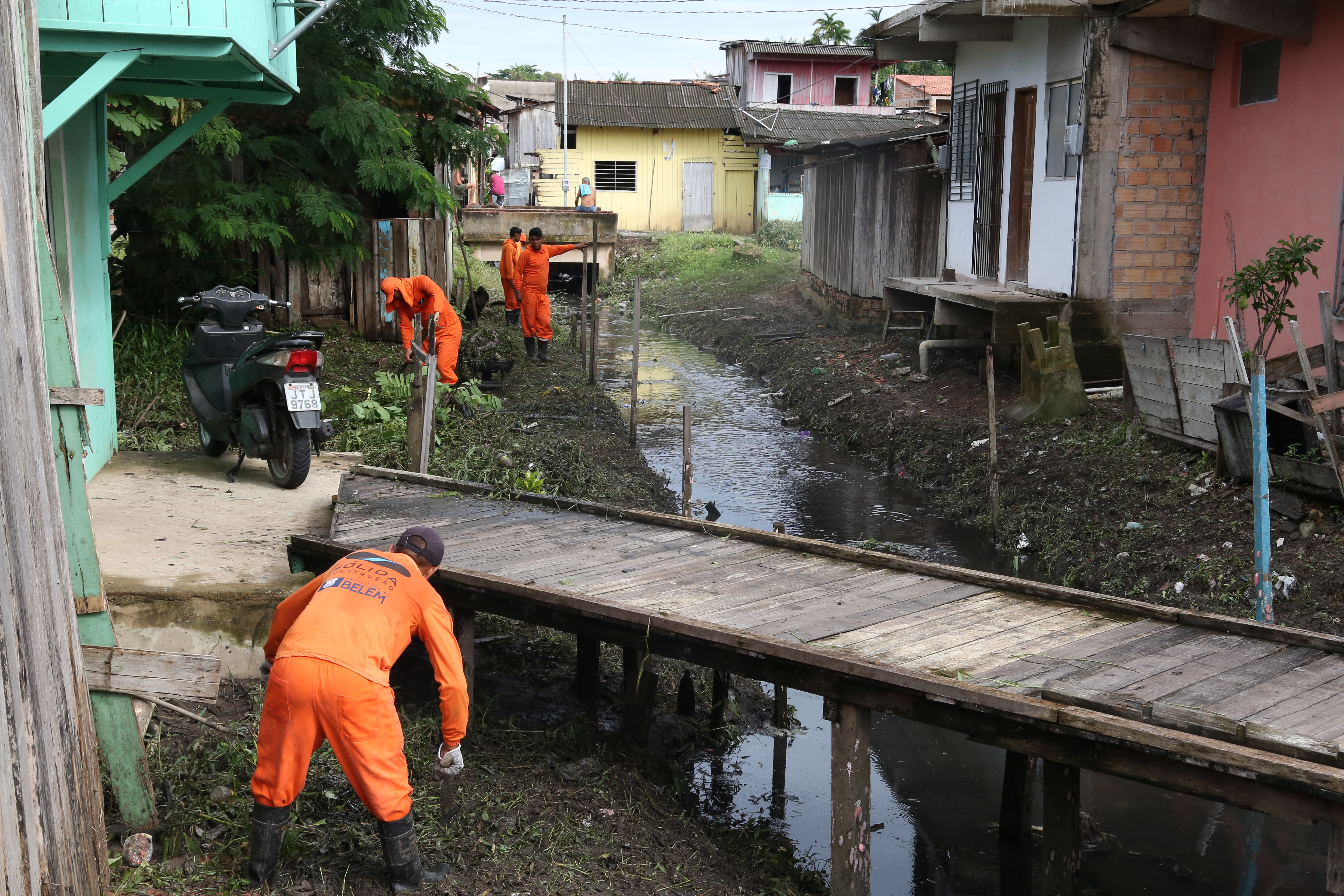 Mutirão de limpeza recolhe 195 toneladas de entulho no bairro Curió-Utinga
