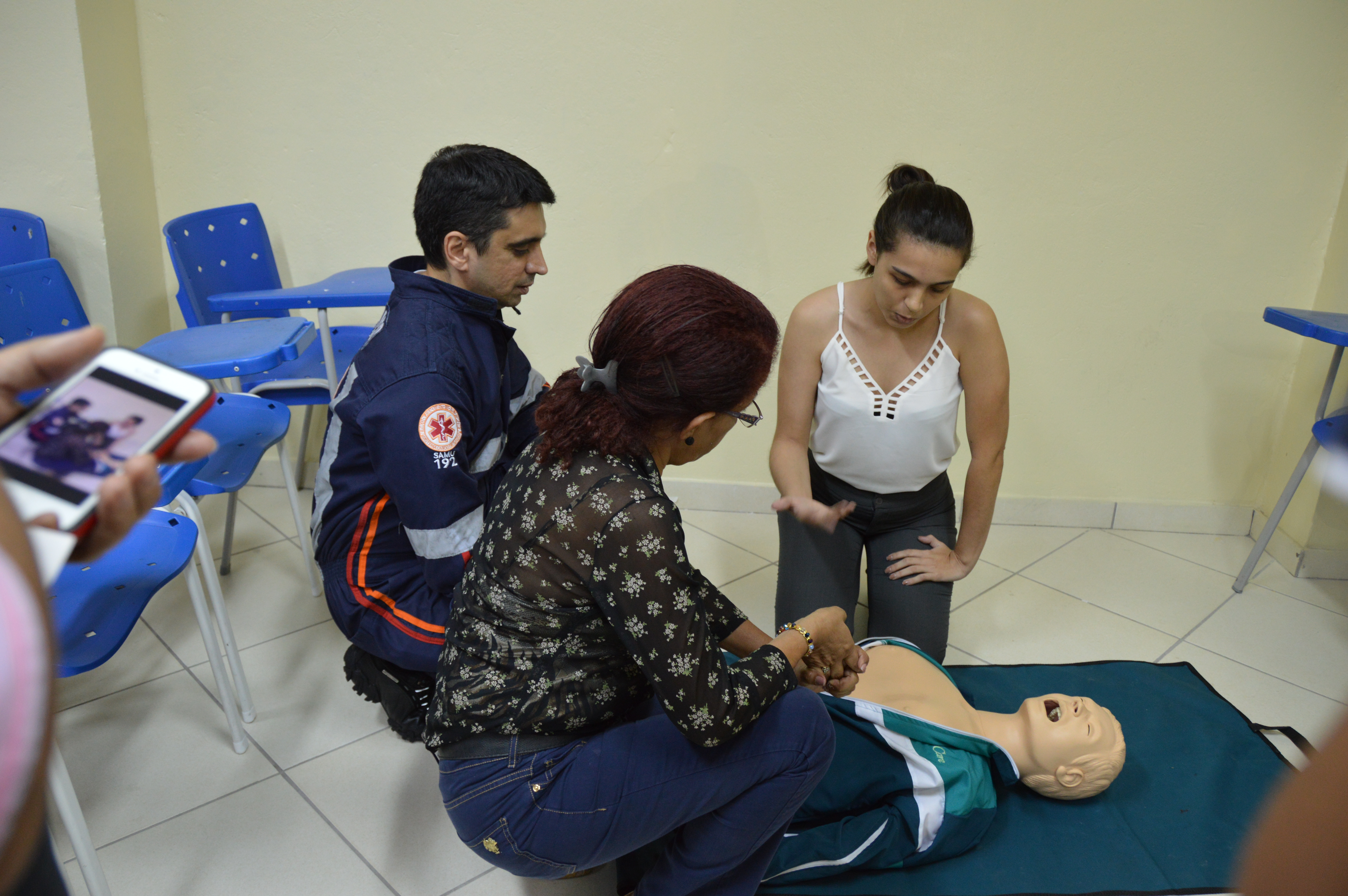 Profissionais de saúde fazem curso sobre atendimento na casa dos pacientes