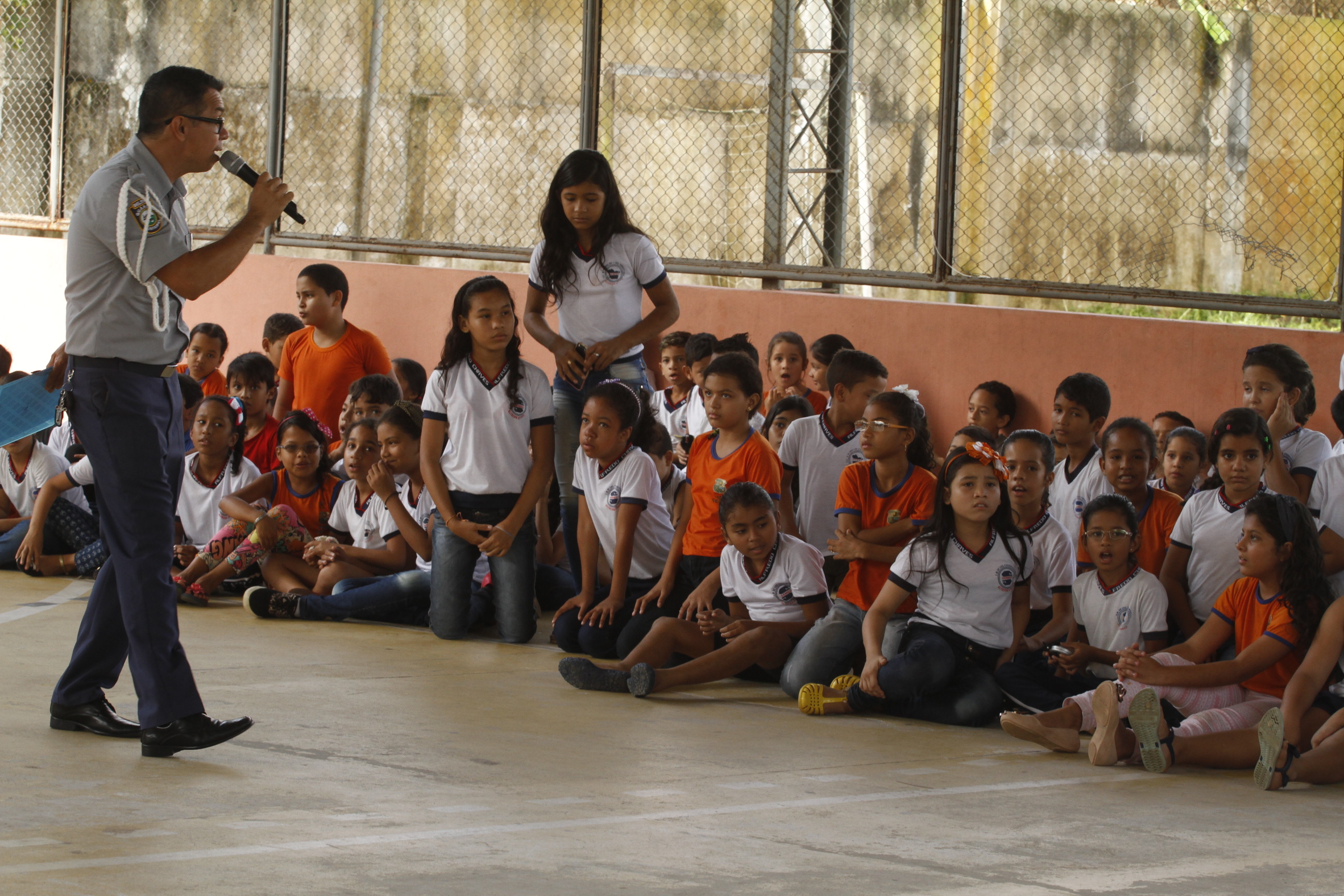 Projeto orienta pais e alunos e aproxima famílias da escola
