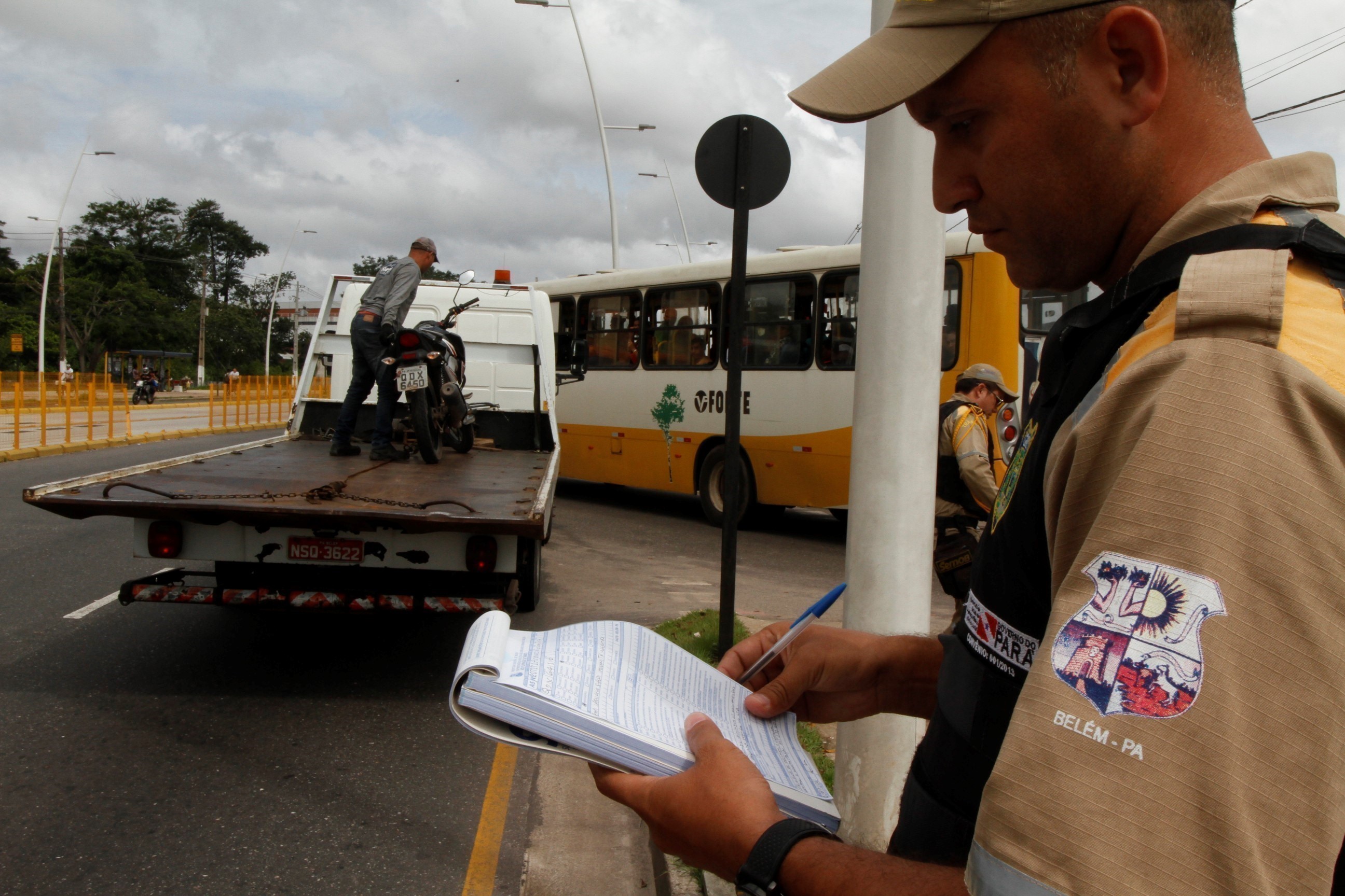 Fiscalização desativa ponto irregular de mototaxistas na Augusto Montenegro