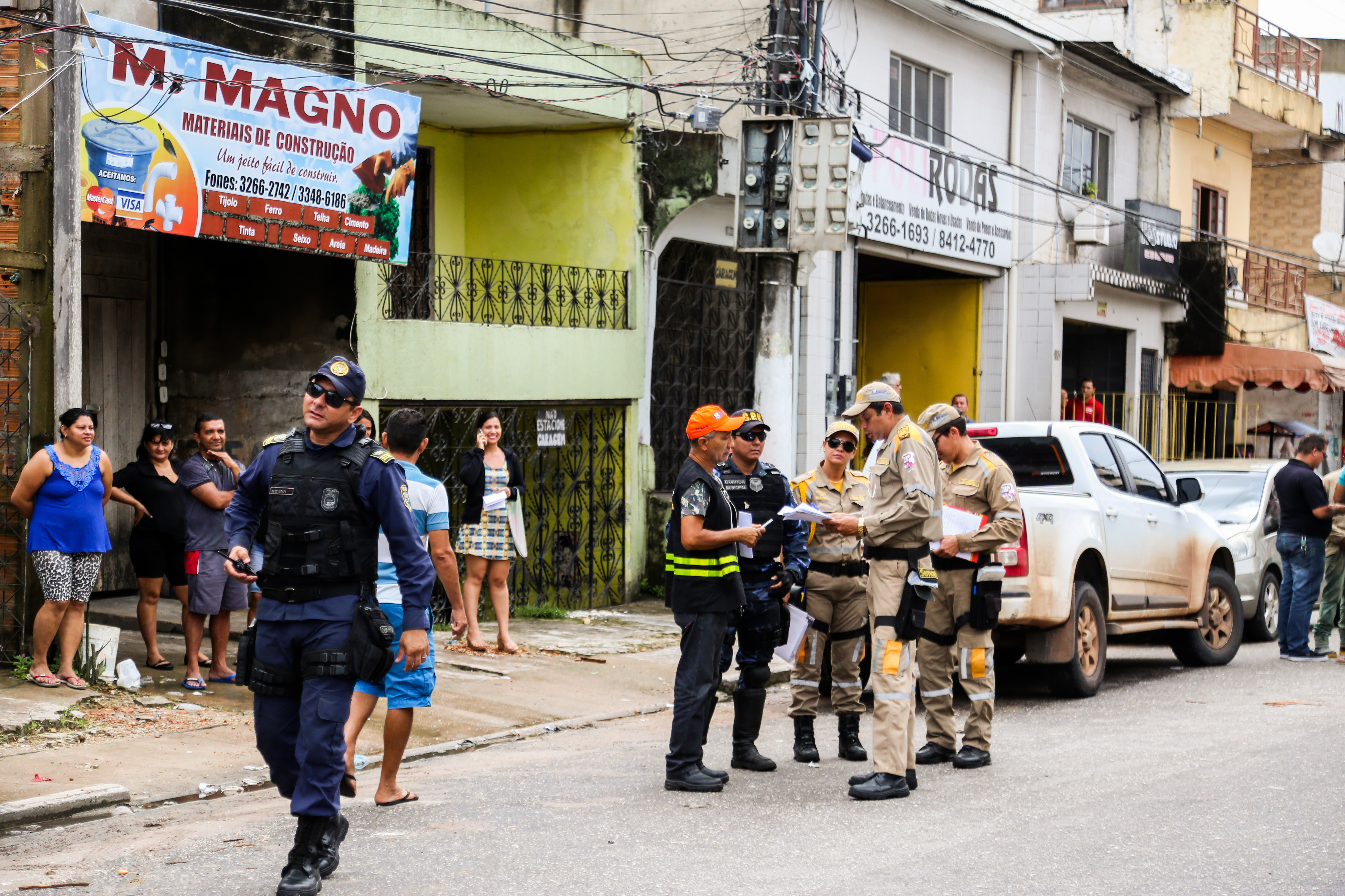 Operação recolhe sucatas abandonadas na via pública